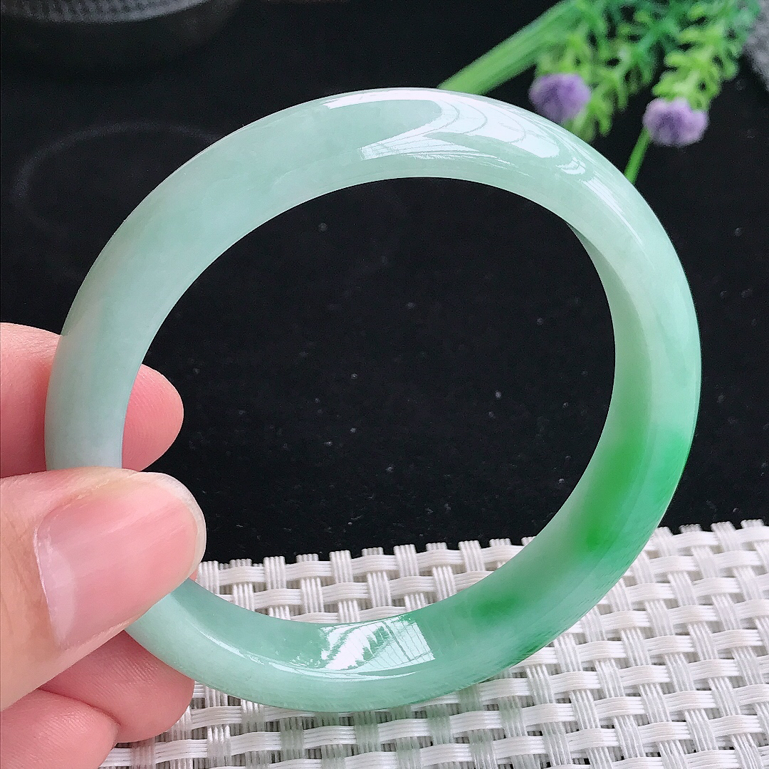 实拍A货翡翠56/11.3/7.6老坑冰润飘阳绿手镯宽边玉镯平安镯美人镯