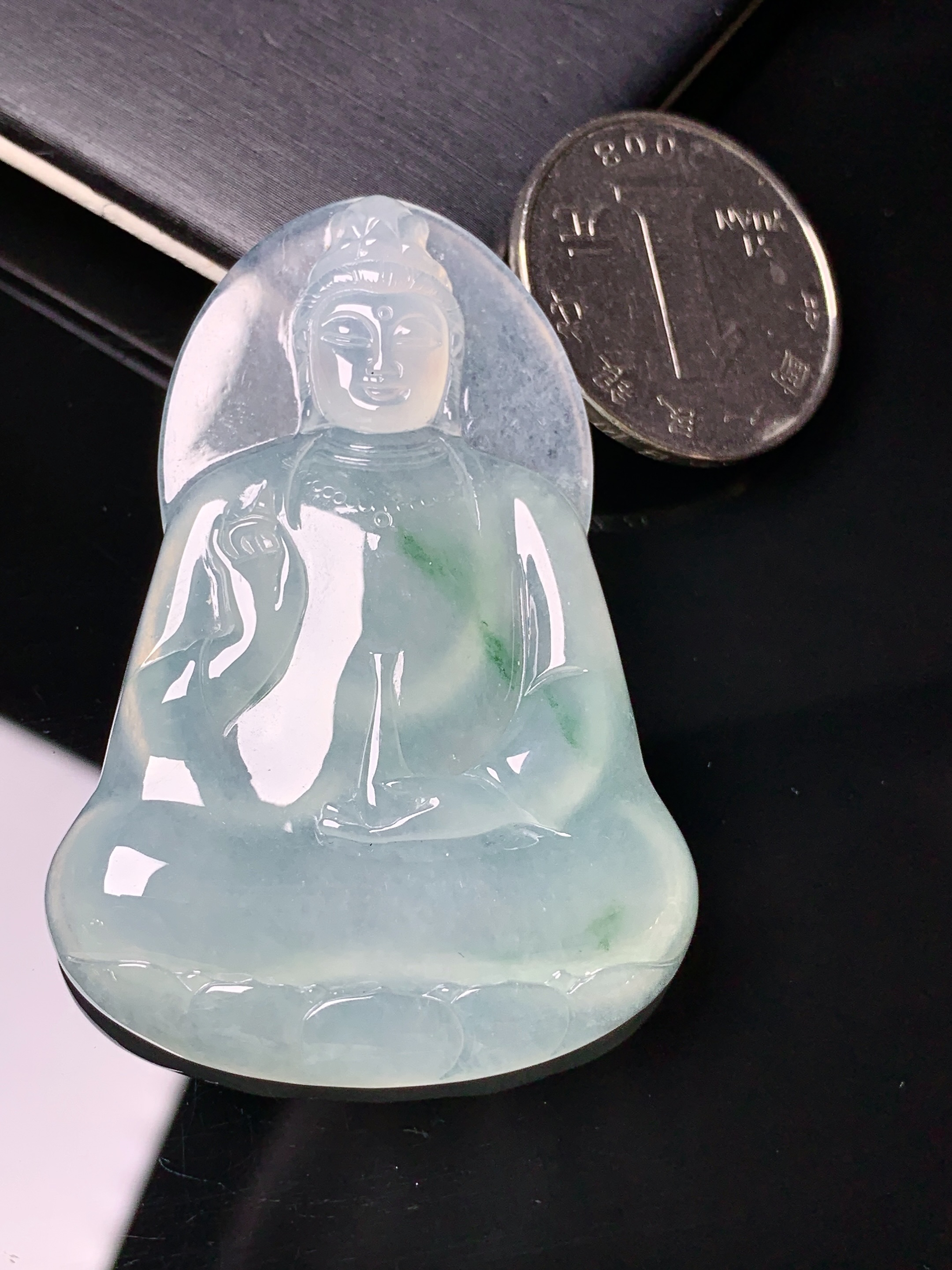 冰种飘绿素衣观音菩萨吊坠 玉质细腻 色泽艳丽清新 水润亮眼 整体尺寸54.3*37.3*5.8a2