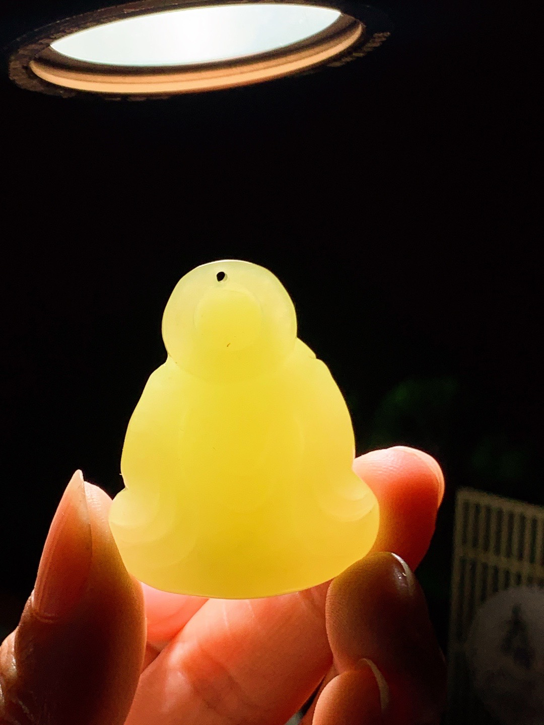 新疆若羌黄口料佛引福来挂件。尺寸42/33/20重32克 玉质细腻油润 底色纯净 脂粉好，品质好。lt260407