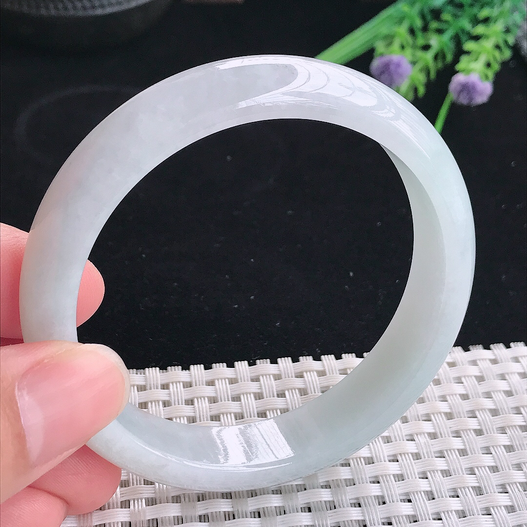 实拍A货翡翠57/13.1/7.3老坑秀气温润浅绿色手镯宽边玉镯平安镯美人镯