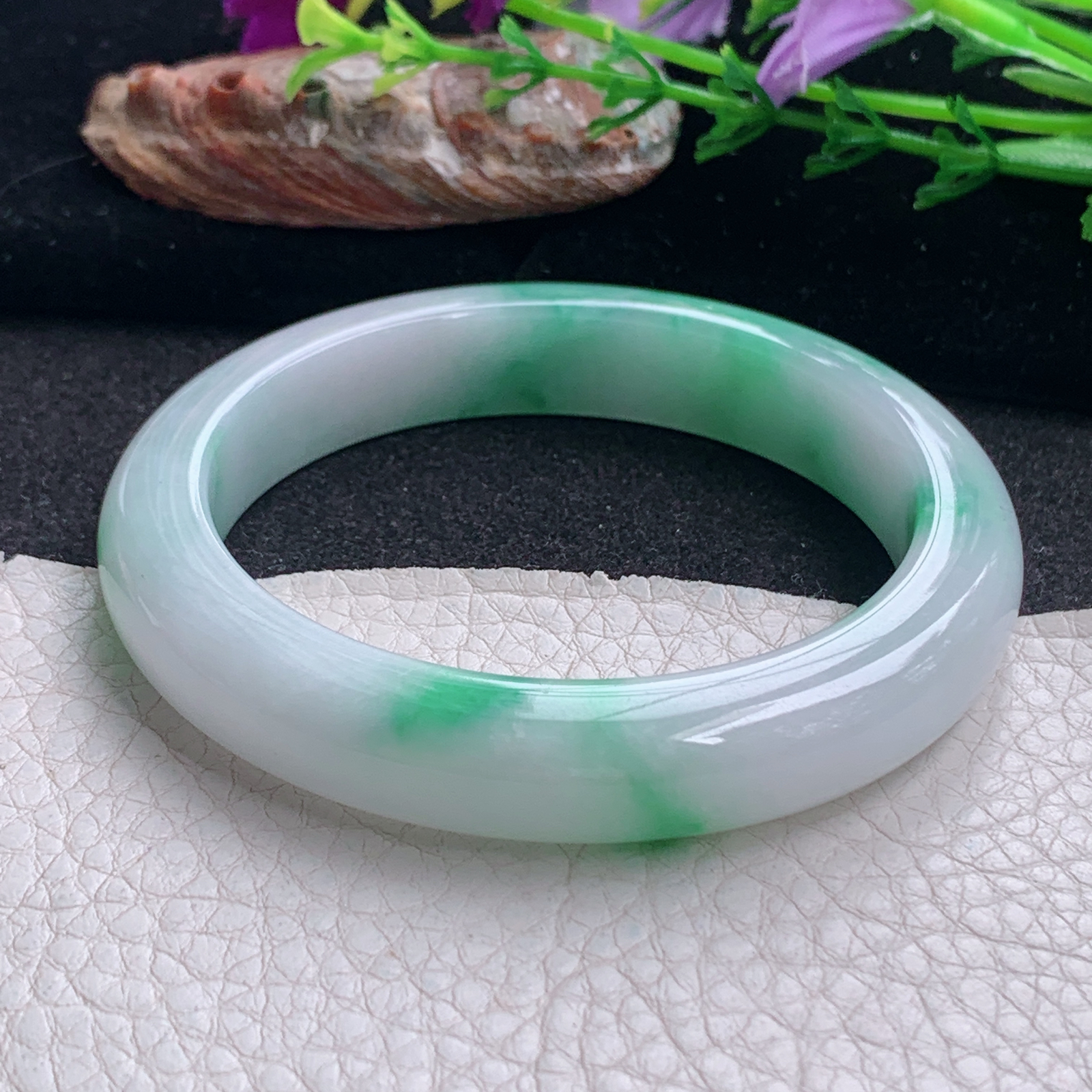 js实拍56*11.7*8.6平安镯 天然缅甸翡翠a货手镯清新飘绿宽边玉镯子