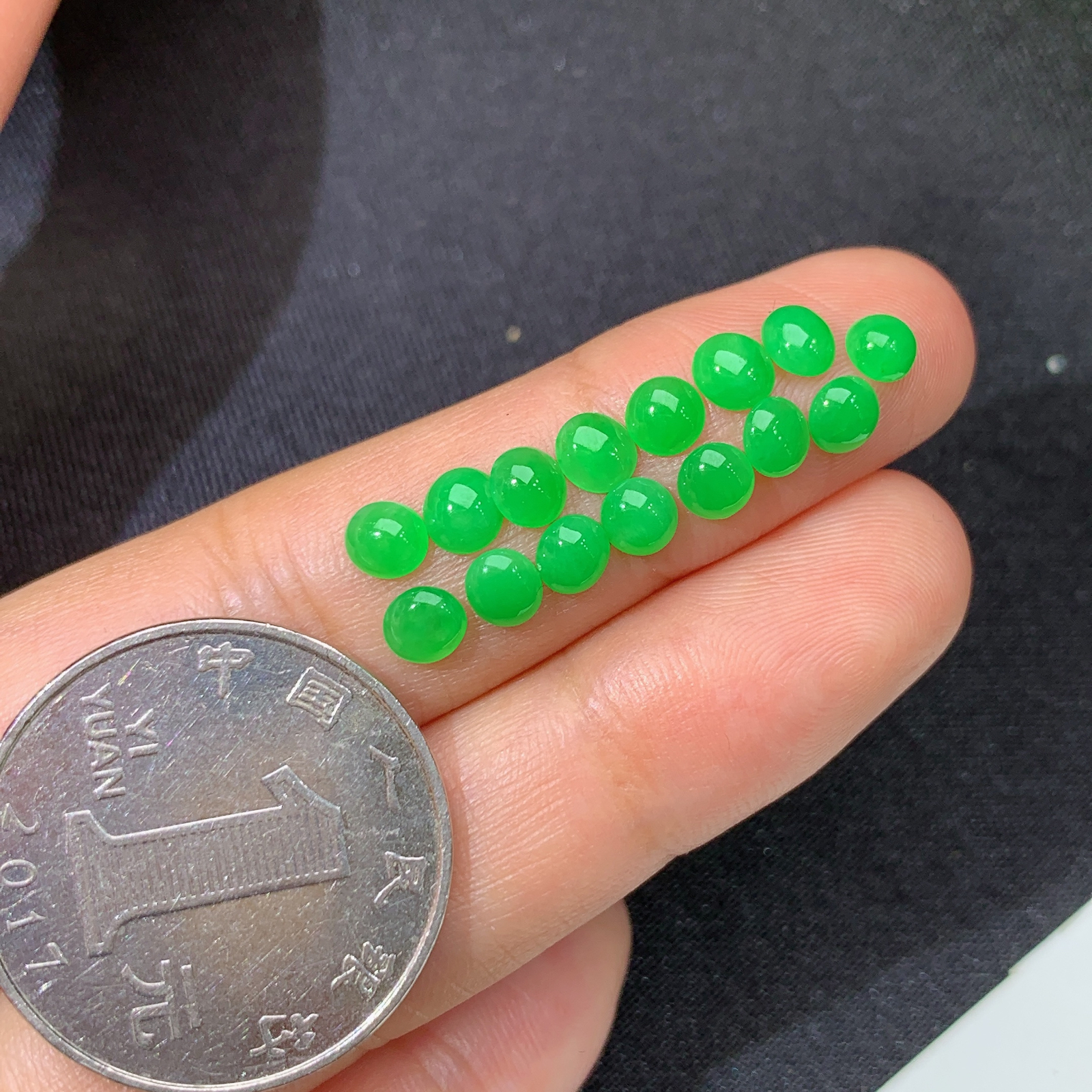 阳绿蛋面一手，镶嵌佳品，冰润色阳，种水足，Mz 尺寸3.6*2