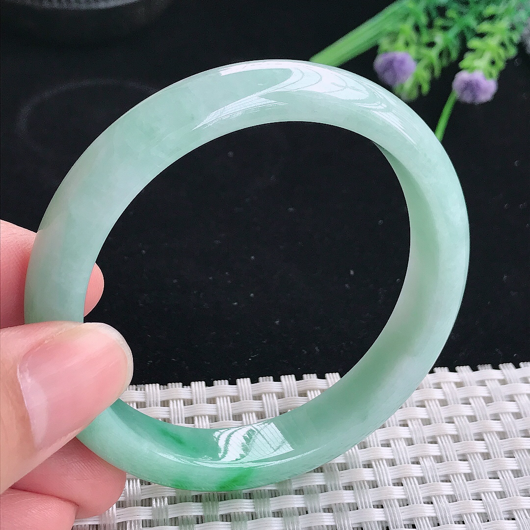 实拍A货翡翠56/11.3/7.6老坑冰润飘阳绿手镯宽边玉镯平安镯美人镯