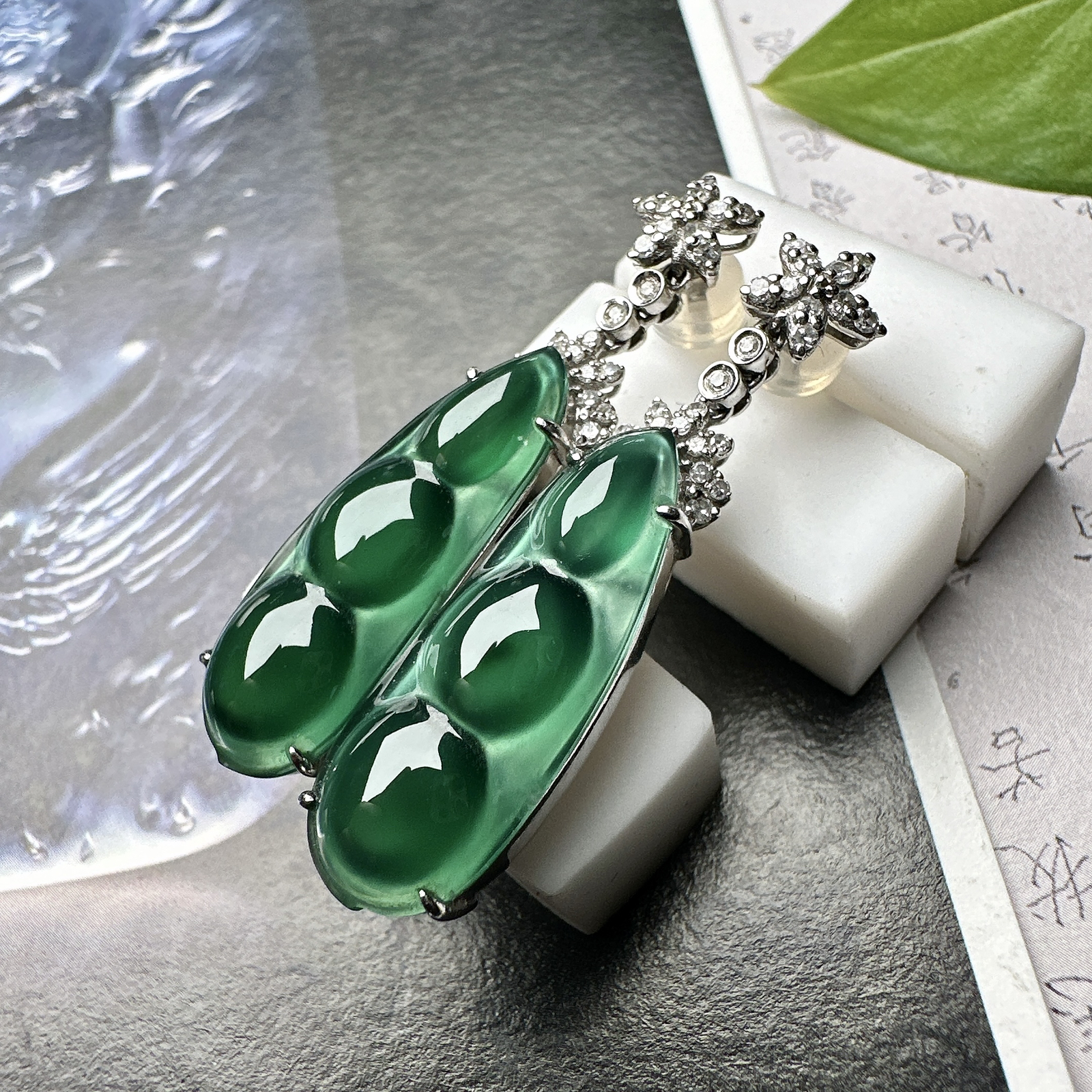 【冰种老蓝水福豆耳坠】种水上乘，纯净通透，收藏品质，18k金钻豪华镶嵌，裸石尺寸24*9*3.6毫米