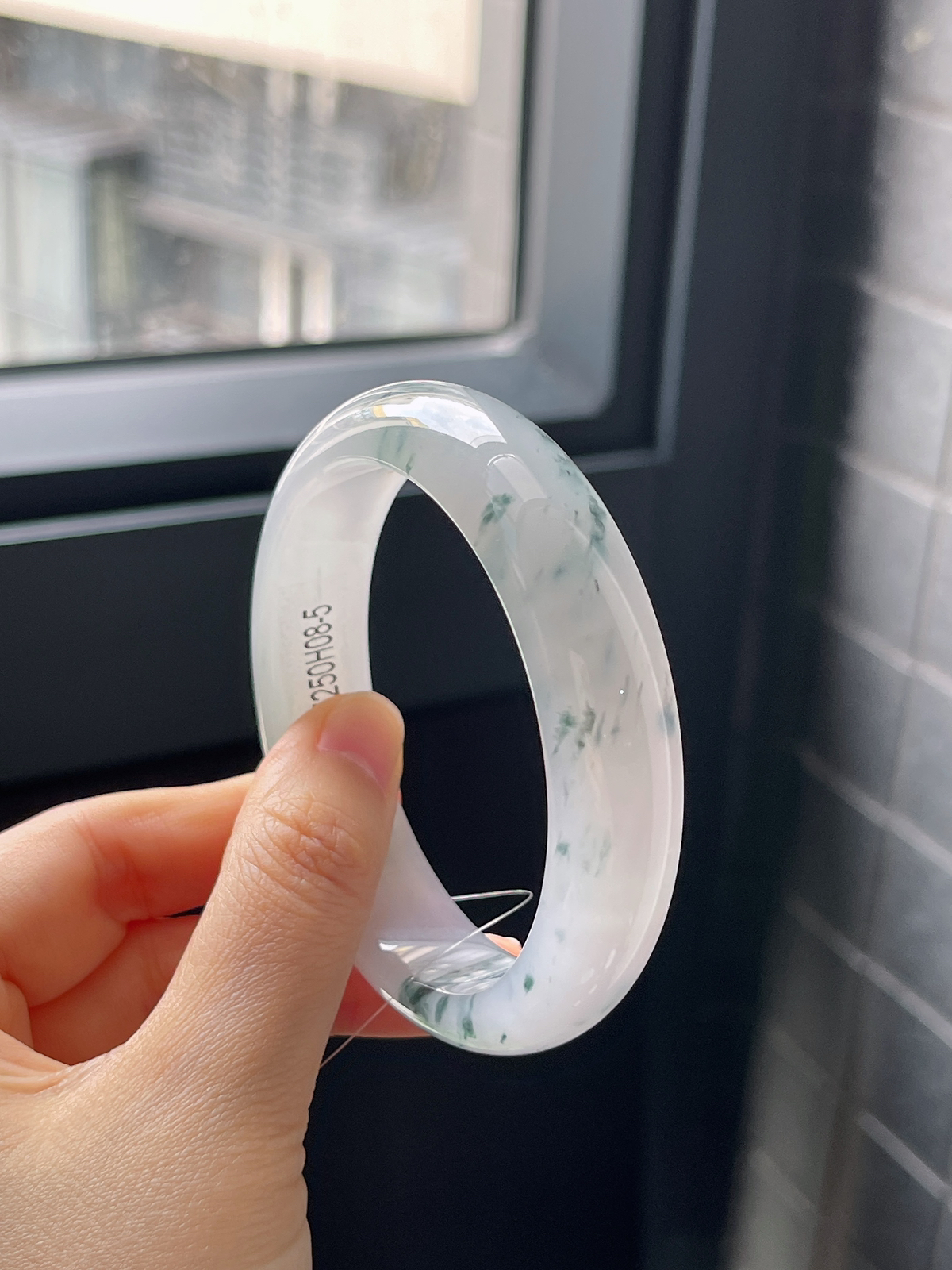 正圈57.4圈口，翡翠冰糯种飘绿手镯