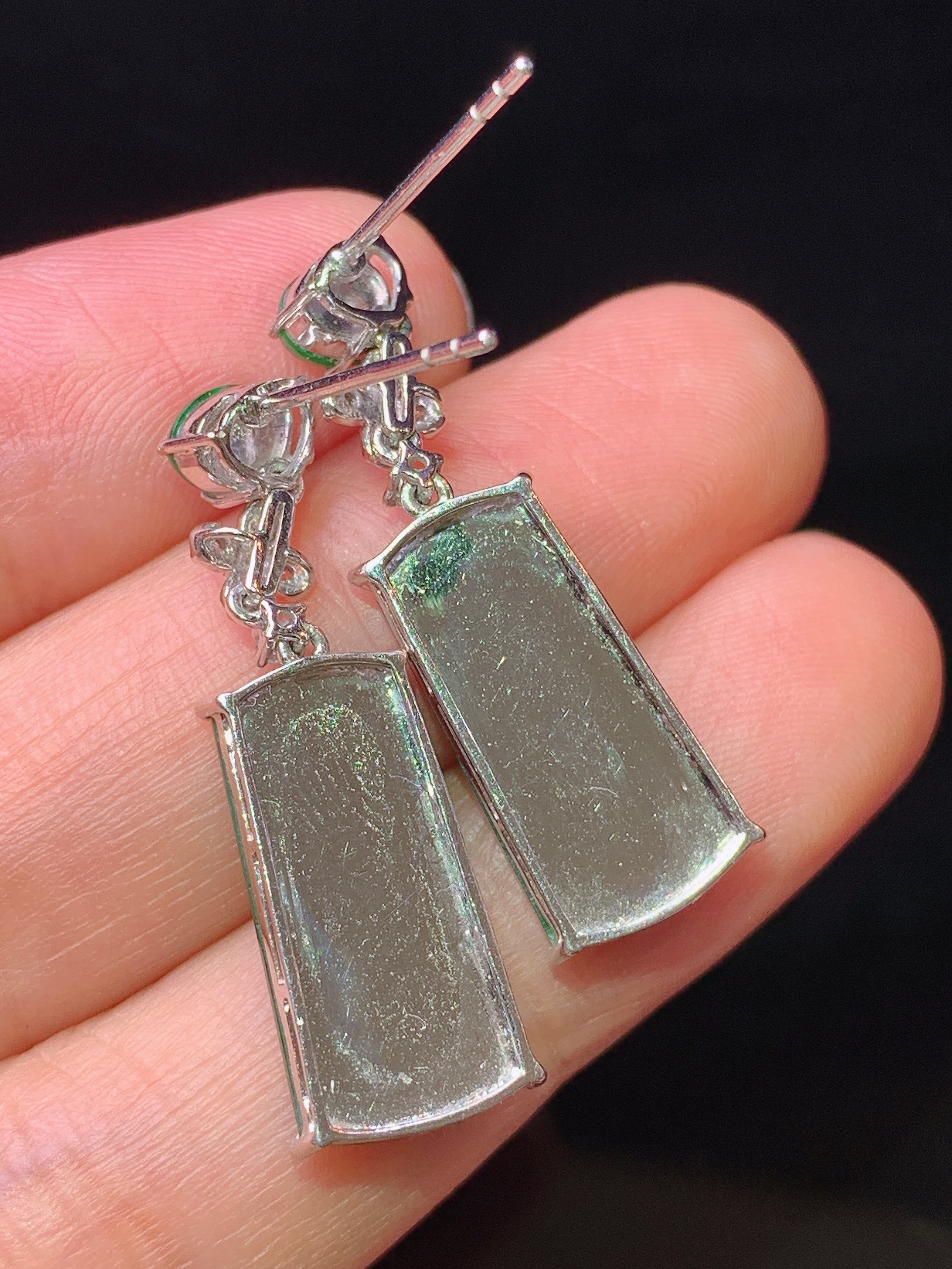 18k金钻镶嵌满绿无事牌耳坠 玉质细腻 色泽艳丽清新 水润亮眼 整体尺寸31*8.6*3.8L2