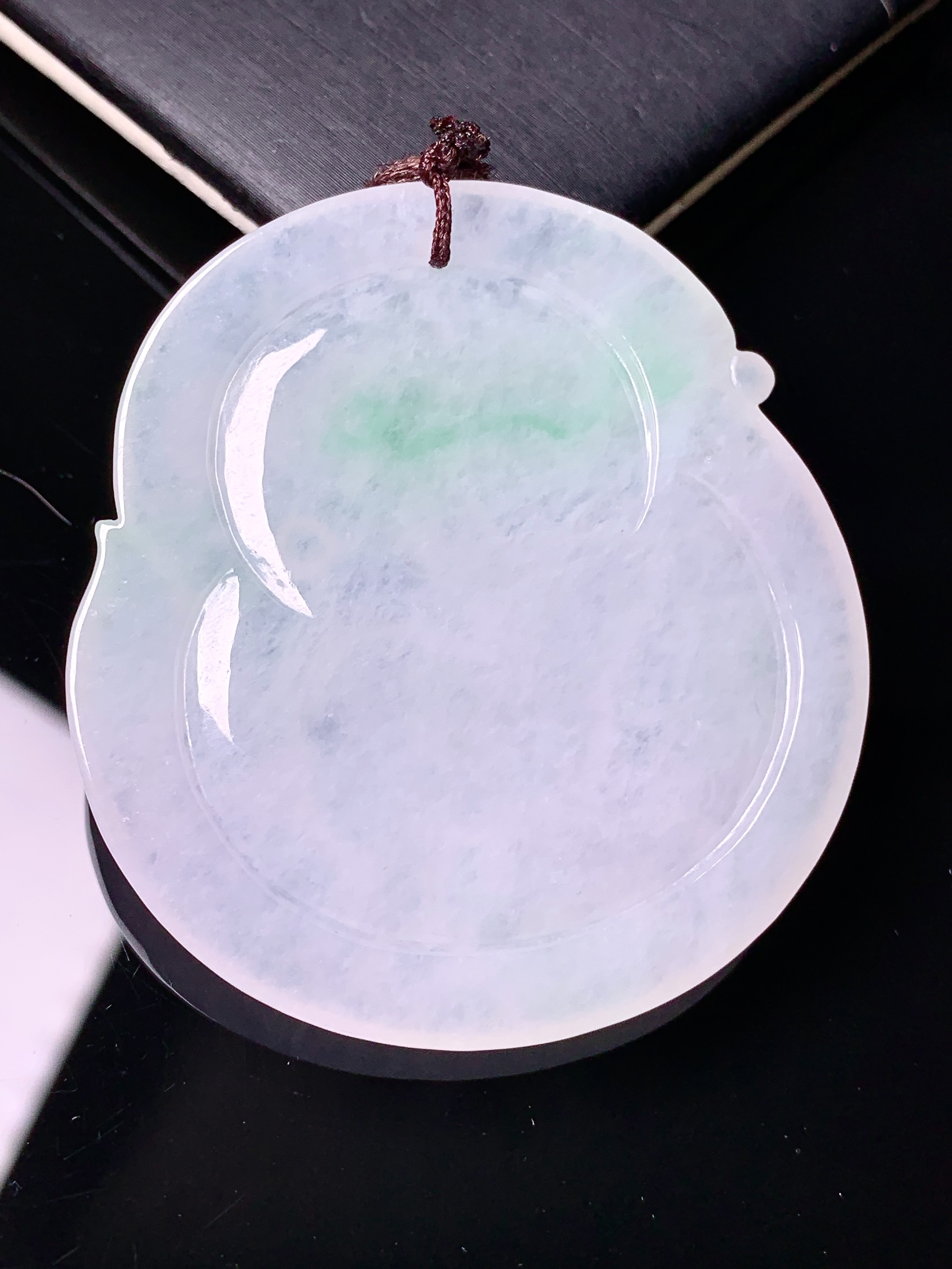 飘绿生肖兔吊坠 玉质细腻 色泽艳丽清新 水润亮眼 整体尺寸50*45.7*5.6b2