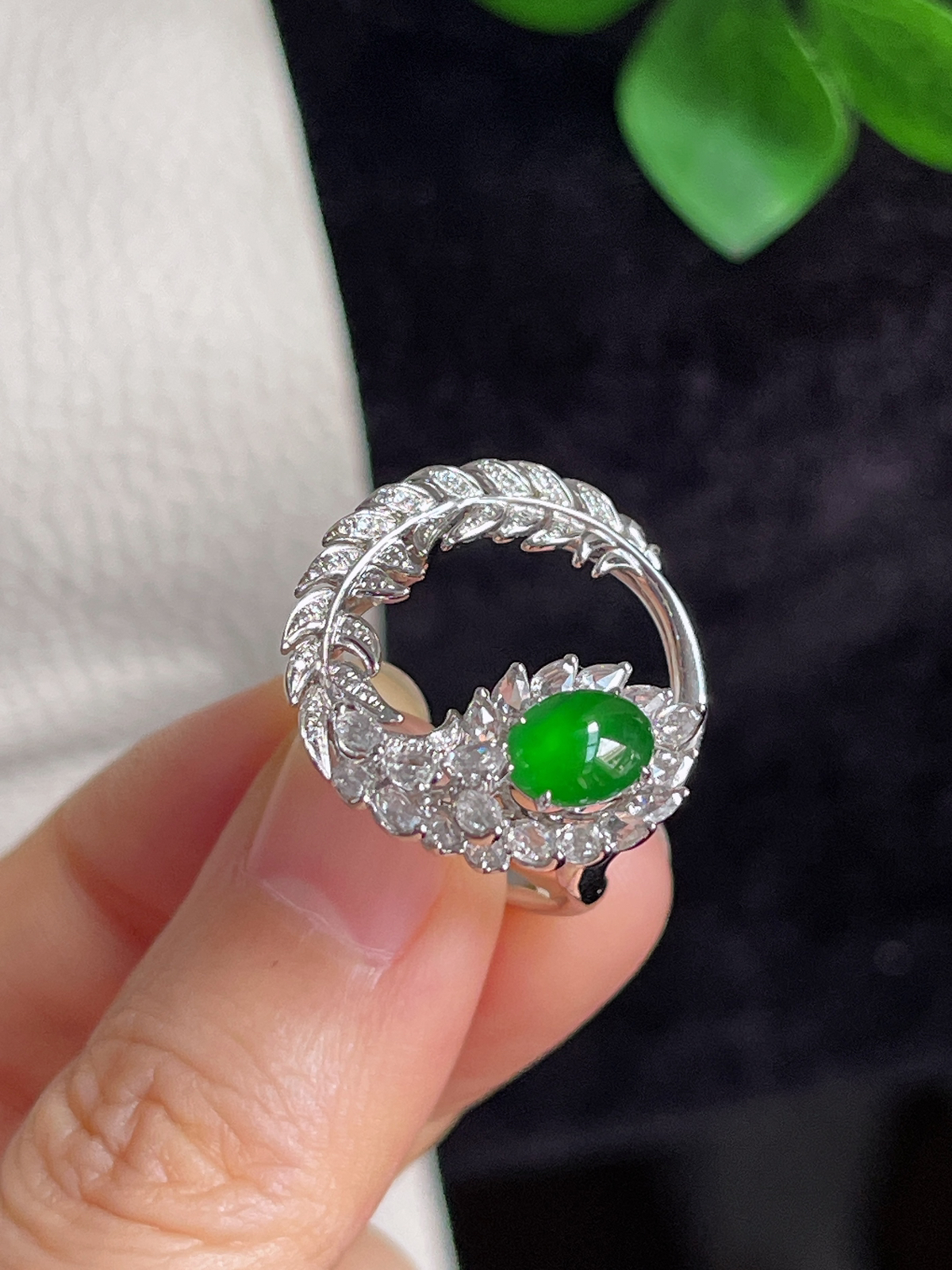 18k金 豪镶翡翠冰糯种绿色戒指