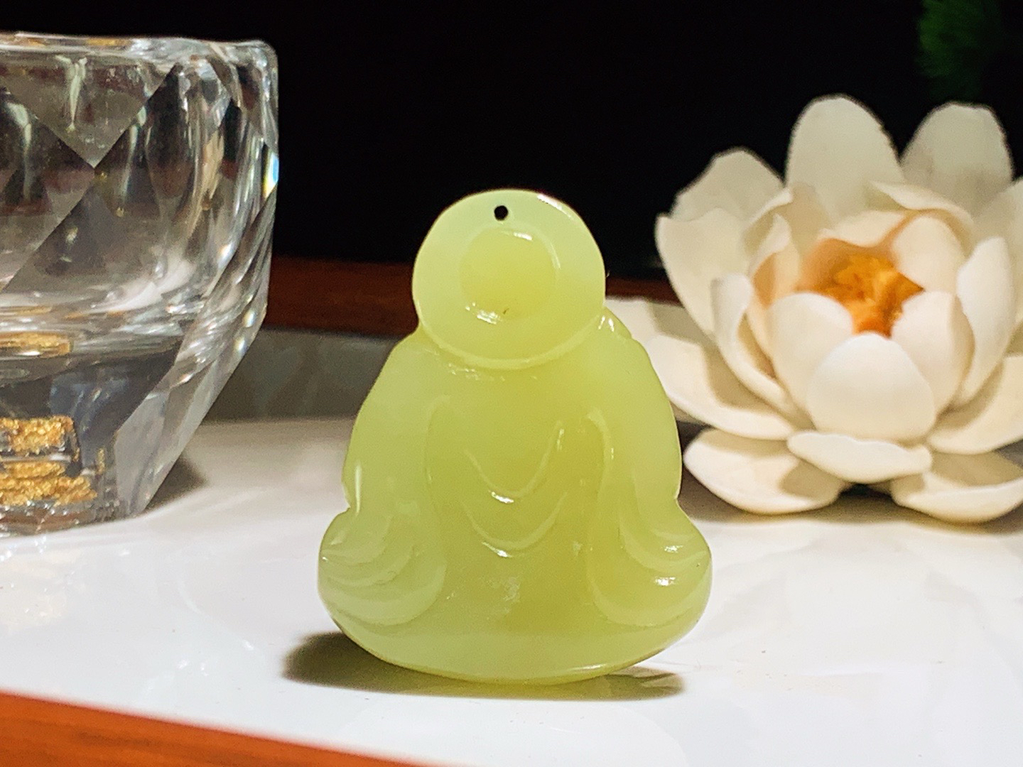 新疆若羌黄口料佛引福来挂件。尺寸42/33/20重32克 玉质细腻油润 底色纯净 脂粉好，品质好。lt260407