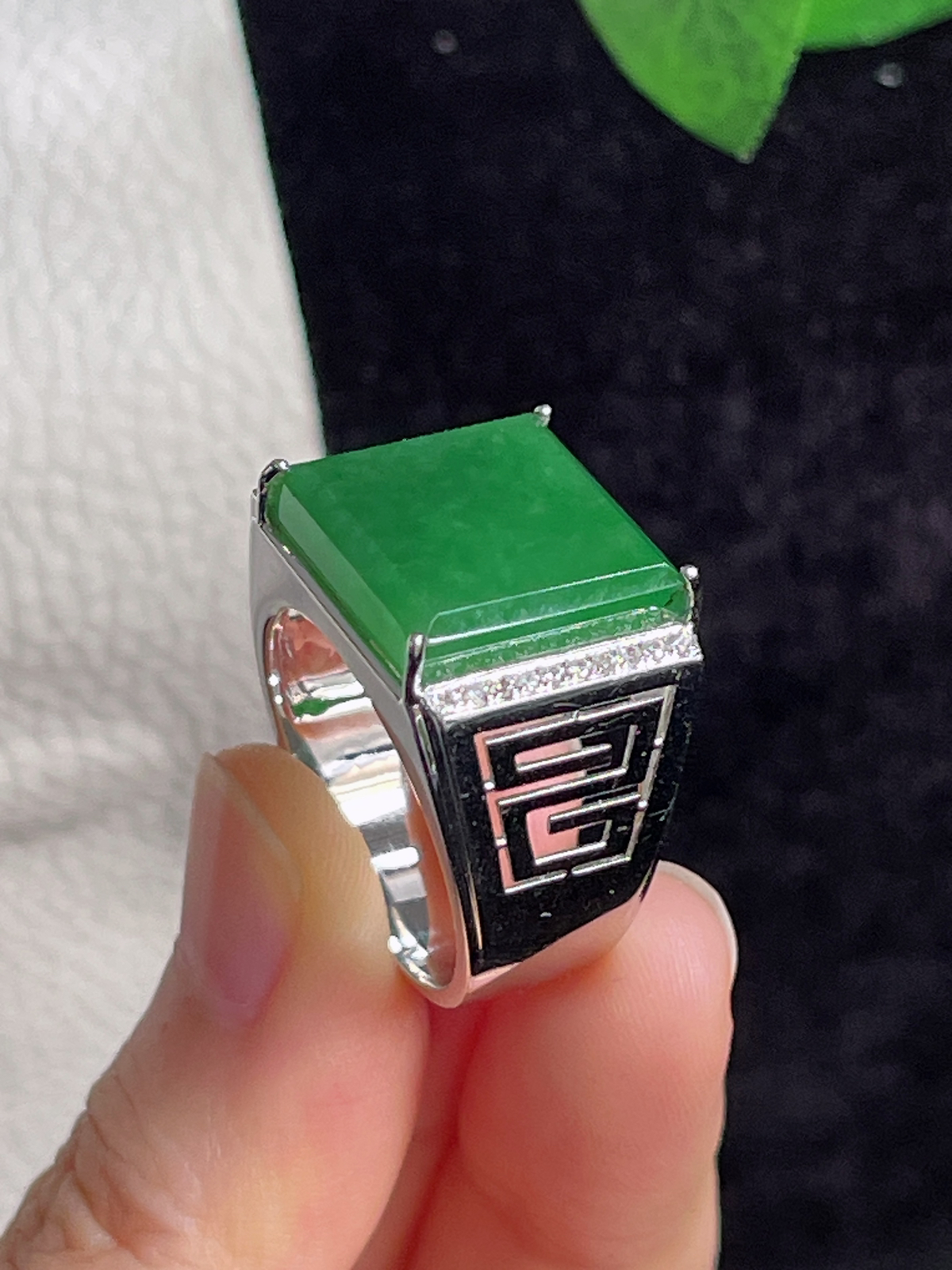 18k金翡翠糯化种满绿男士戒指