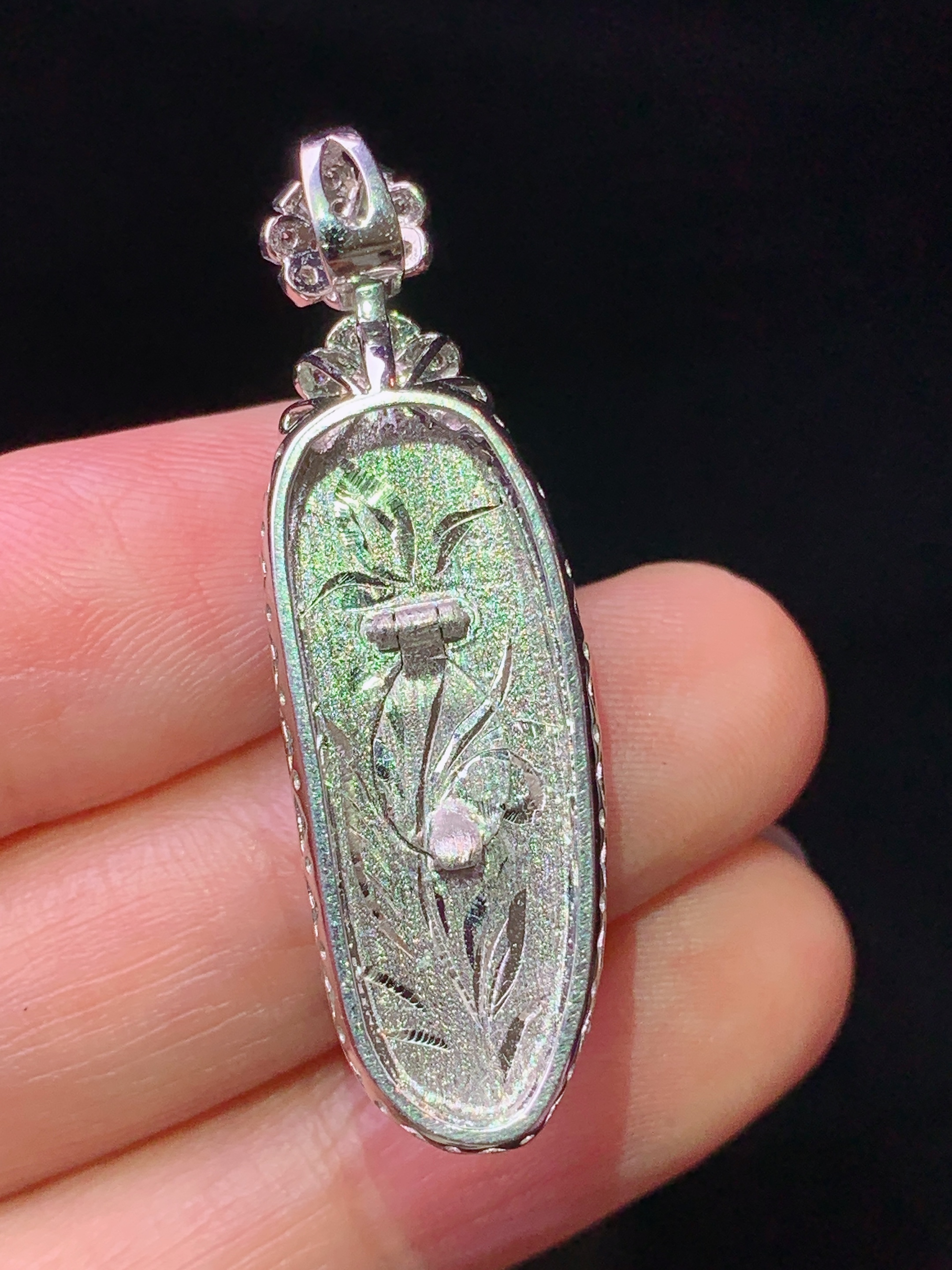 18k金钻镶嵌满绿福瓜吊坠 玉质细腻 色泽艳丽清新 水润亮眼 整体尺寸38.8*12*9L2