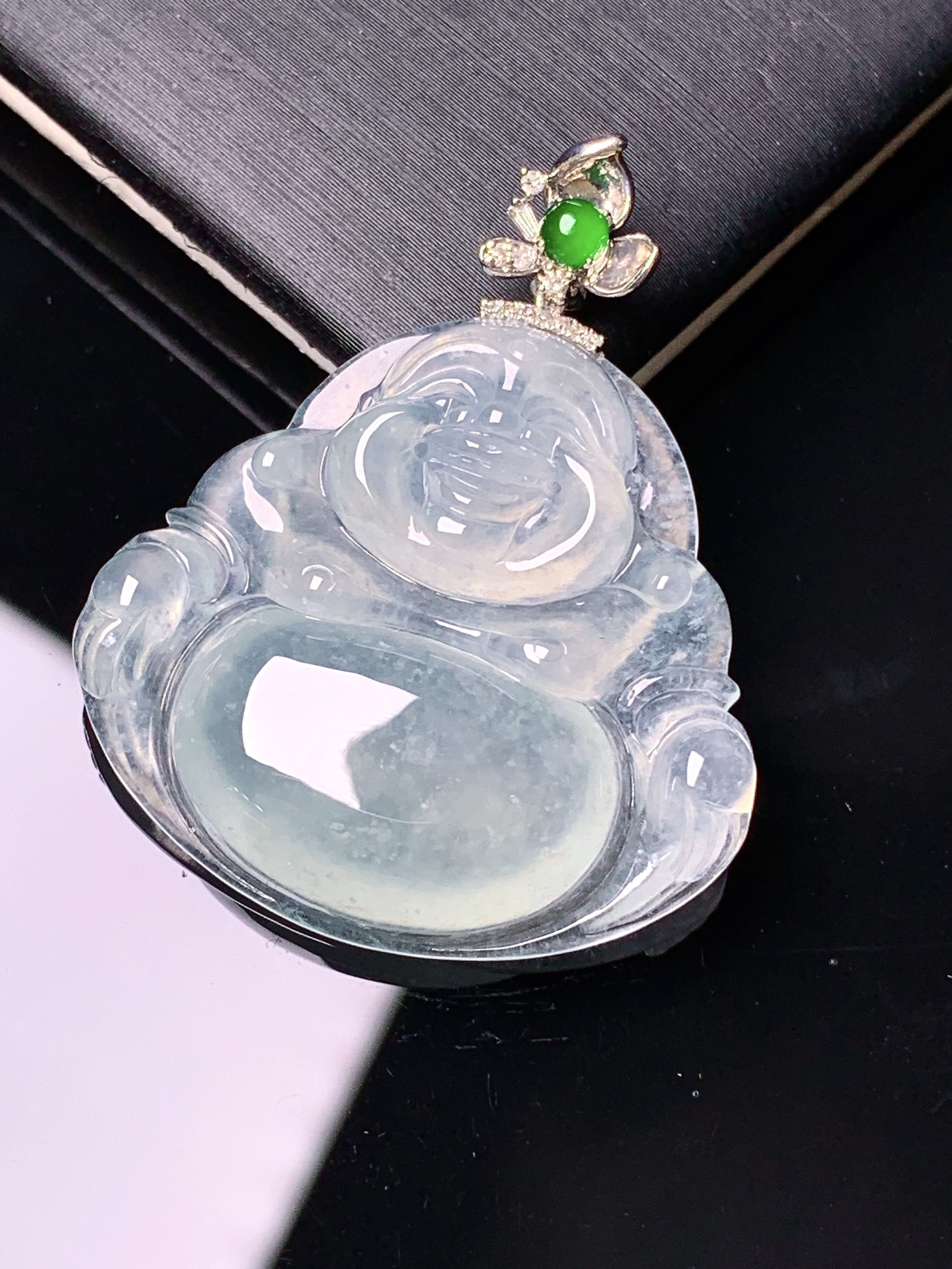 18k金钻镶嵌冰种佛公吊坠 玉质细腻 色泽艳丽清新 水润亮眼 整体尺寸35.8*29.5*6c1