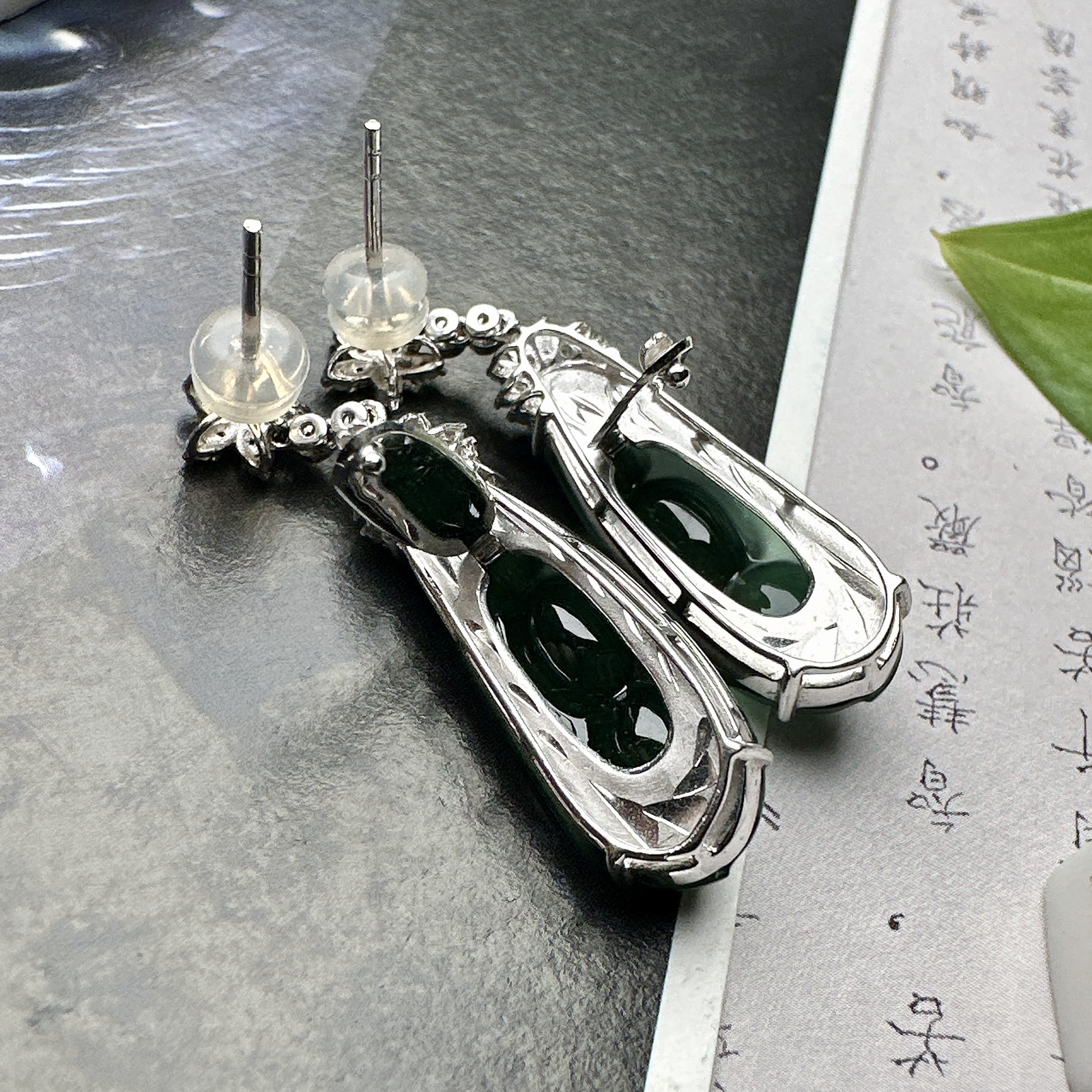 【冰种老蓝水福豆耳坠】种水上乘，纯净通透，收藏品质，18k金钻豪华镶嵌，裸石尺寸24*9*3.6毫米