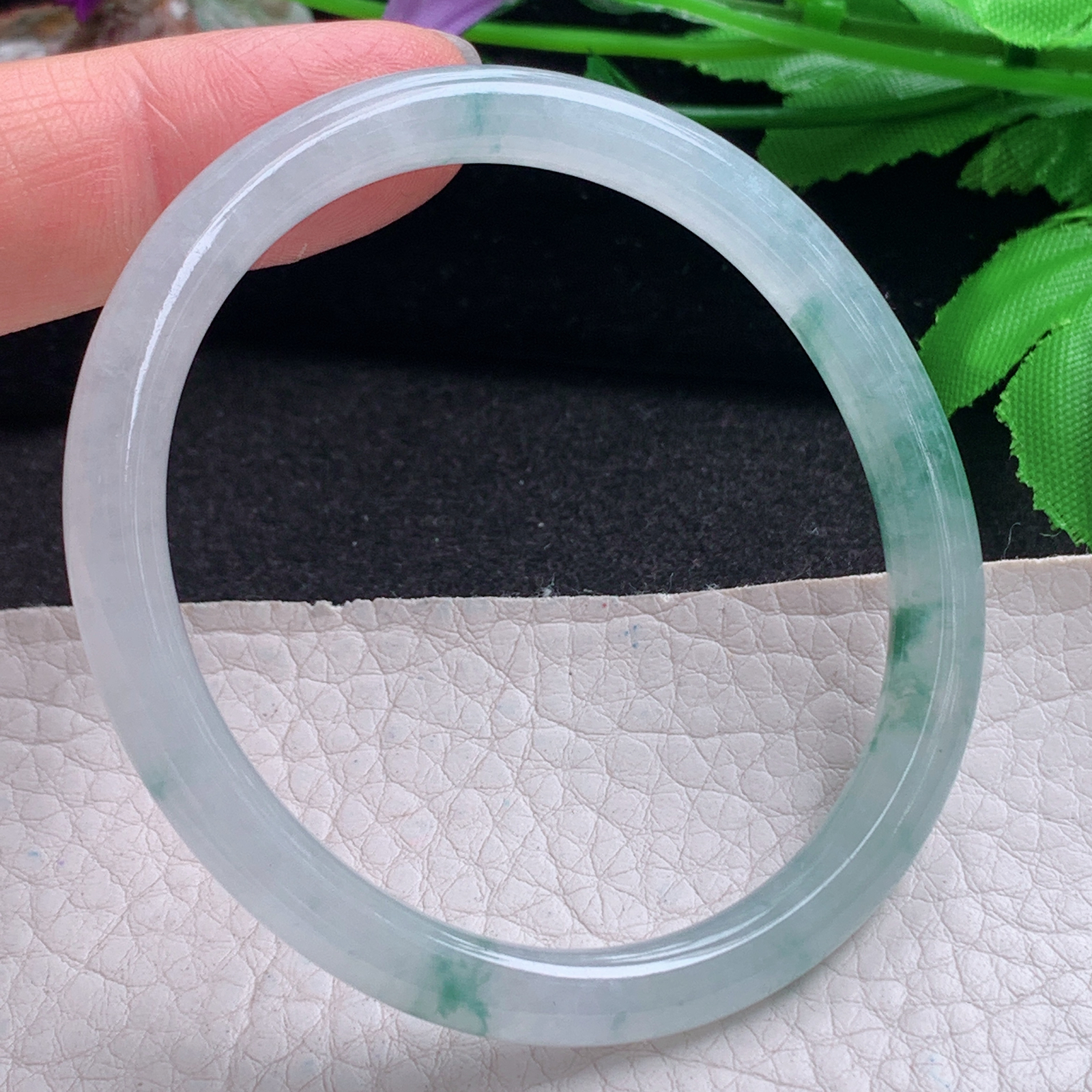 xc实拍54.3*48.8*6*6.3贵妃镯 天然缅甸翡翠a货手镯冰飘花秀气蛋形玉镯子