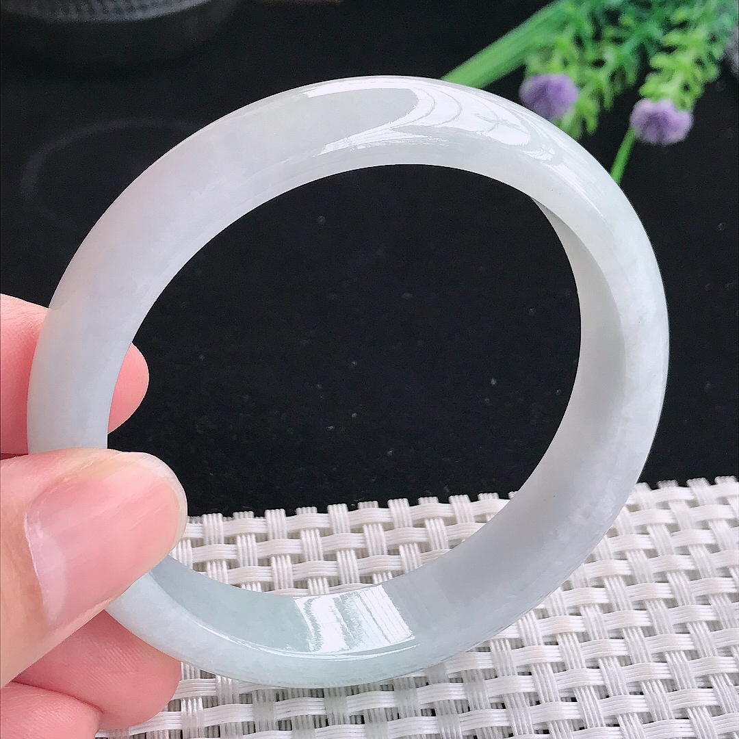 实拍A货翡翠57/13.1/7.3老坑秀气温润浅绿色手镯宽边玉镯平安镯美人镯