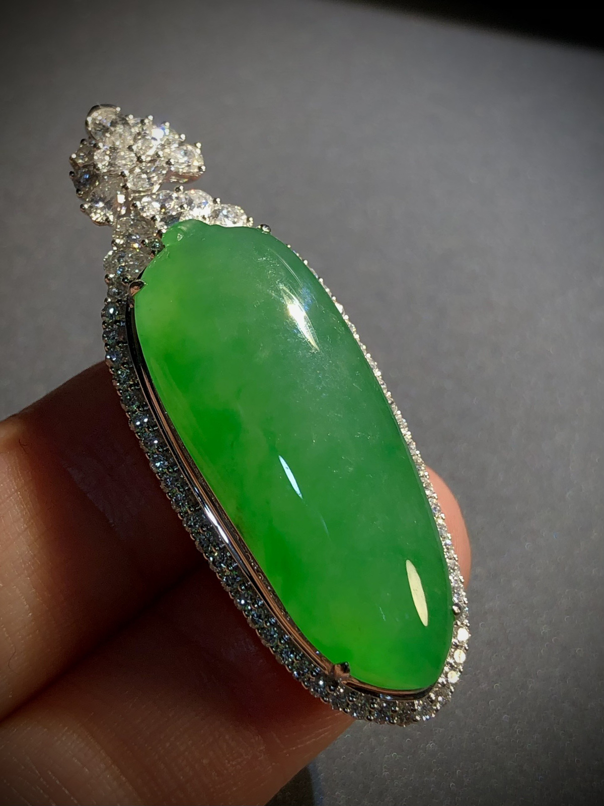 私人专拍#绿福瓜，裸石34.2-13.6-6mm，
整体47.2-17.2-12.5mm。