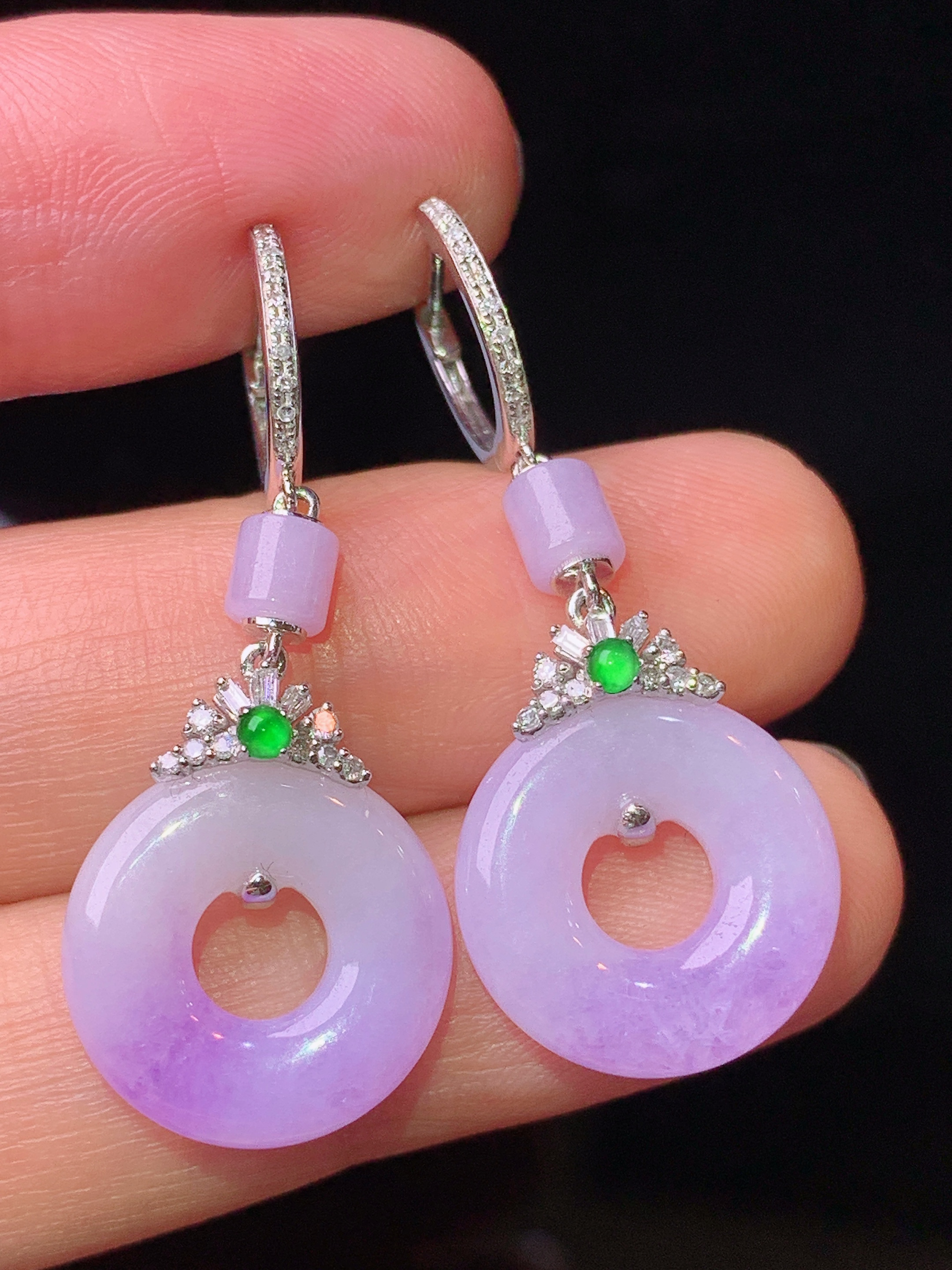 18k金钻镶嵌紫罗兰平安环耳坠 玉质细腻 色泽艳丽清新 水润亮眼 整体尺寸36*14.5*3.8c5