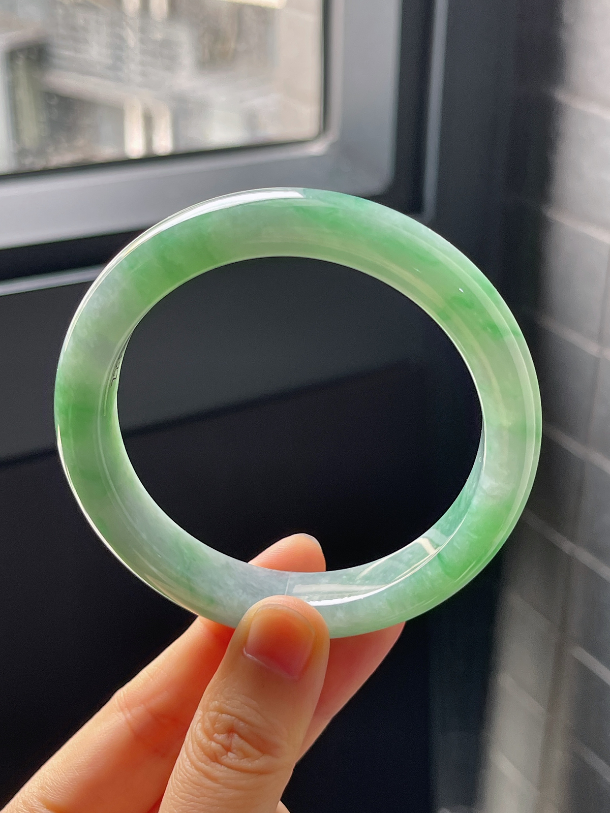 正圈59.2圈口，翡翠糯化种飘绿手镯