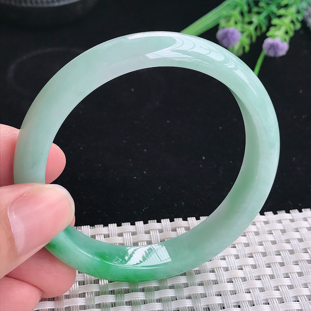 实拍A货翡翠56/11.3/7.6老坑冰润飘阳绿手镯宽边玉镯平安镯美人镯