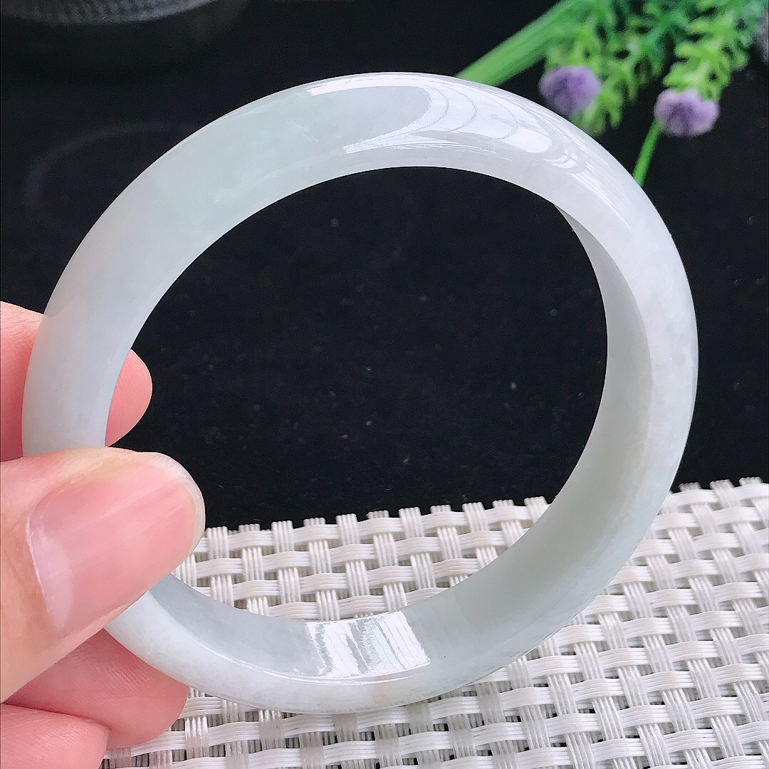 实拍A货翡翠57/13.1/7.3老坑秀气温润浅绿色手镯宽边玉镯平安镯美人镯