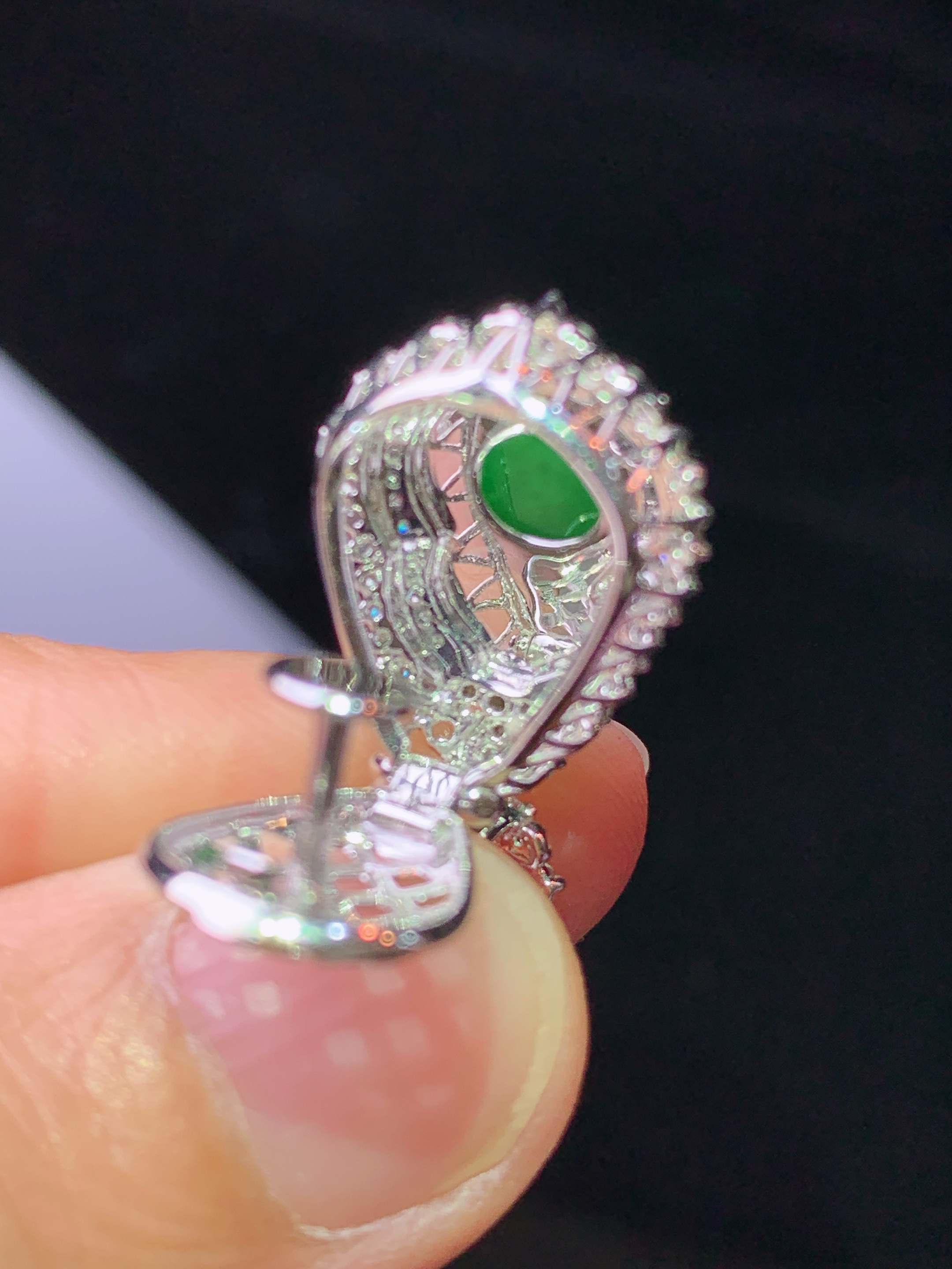 18k金钻镶嵌翠绿葫芦吊坠 玉质细腻 色泽艳丽清新 水润亮眼 整体尺寸24.6*13.6*11.7c2