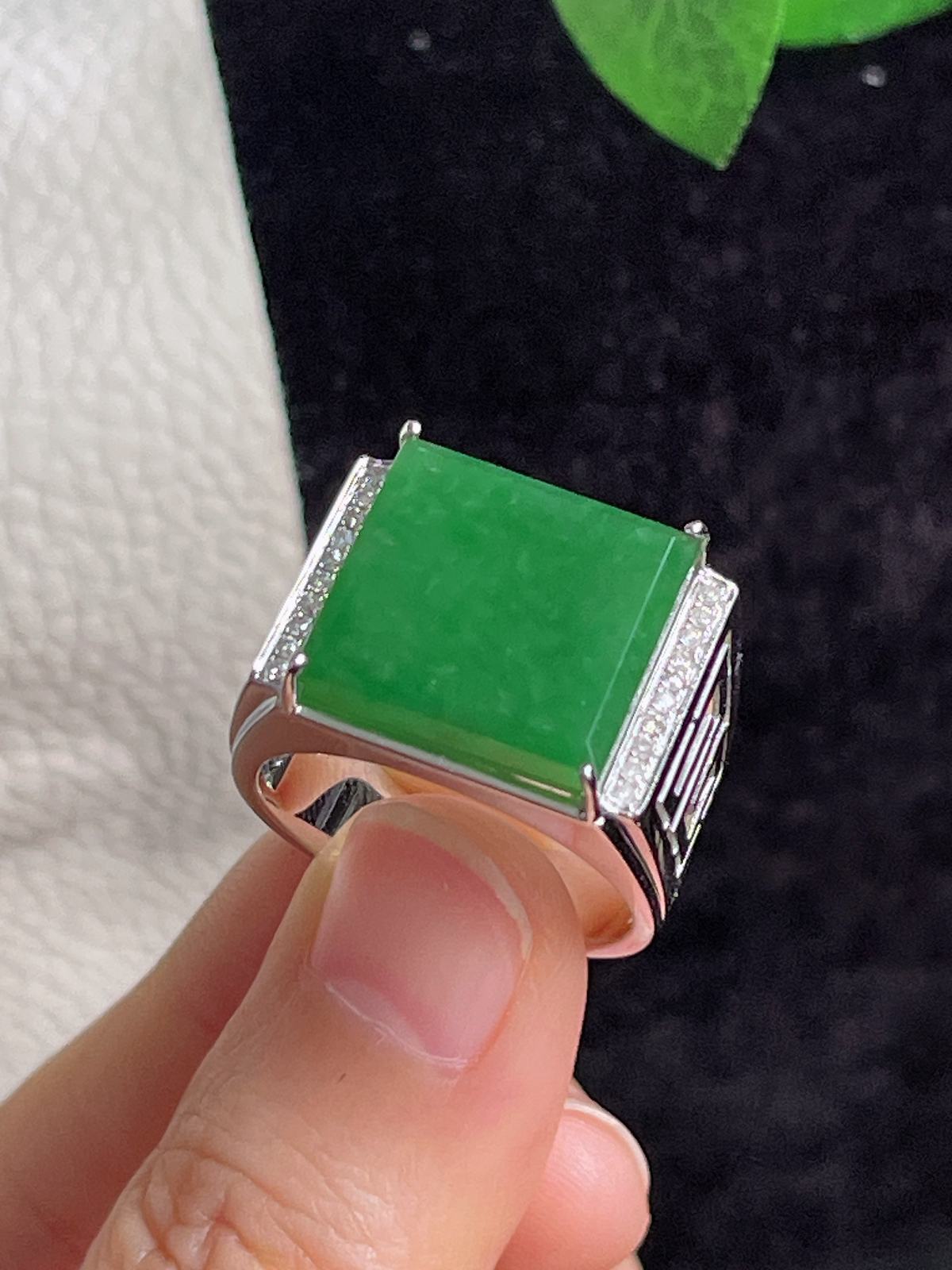 18k金翡翠糯化种满绿男士戒指