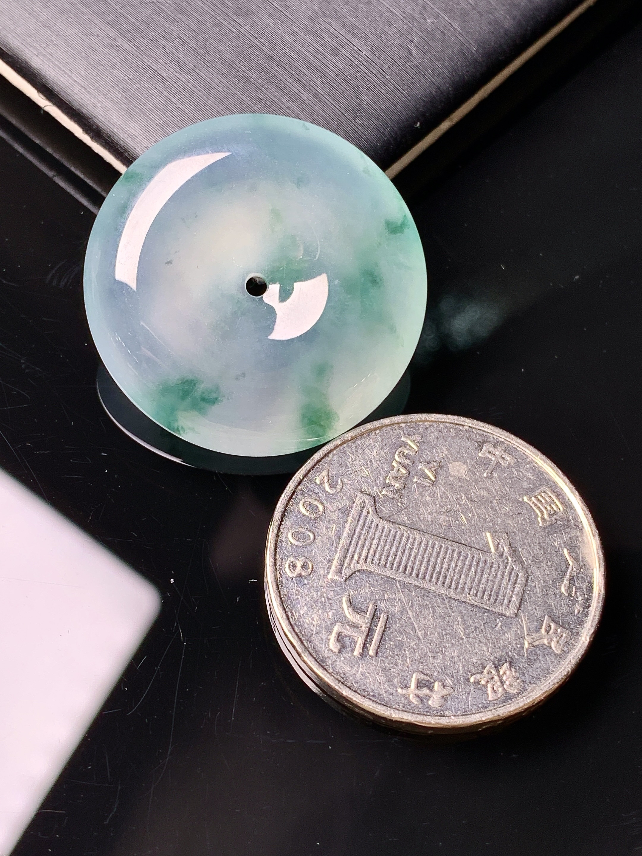 冰种平安扣吊坠 玉质细腻 色泽艳丽清新 水润亮眼 整体尺寸26.2*5.9x1