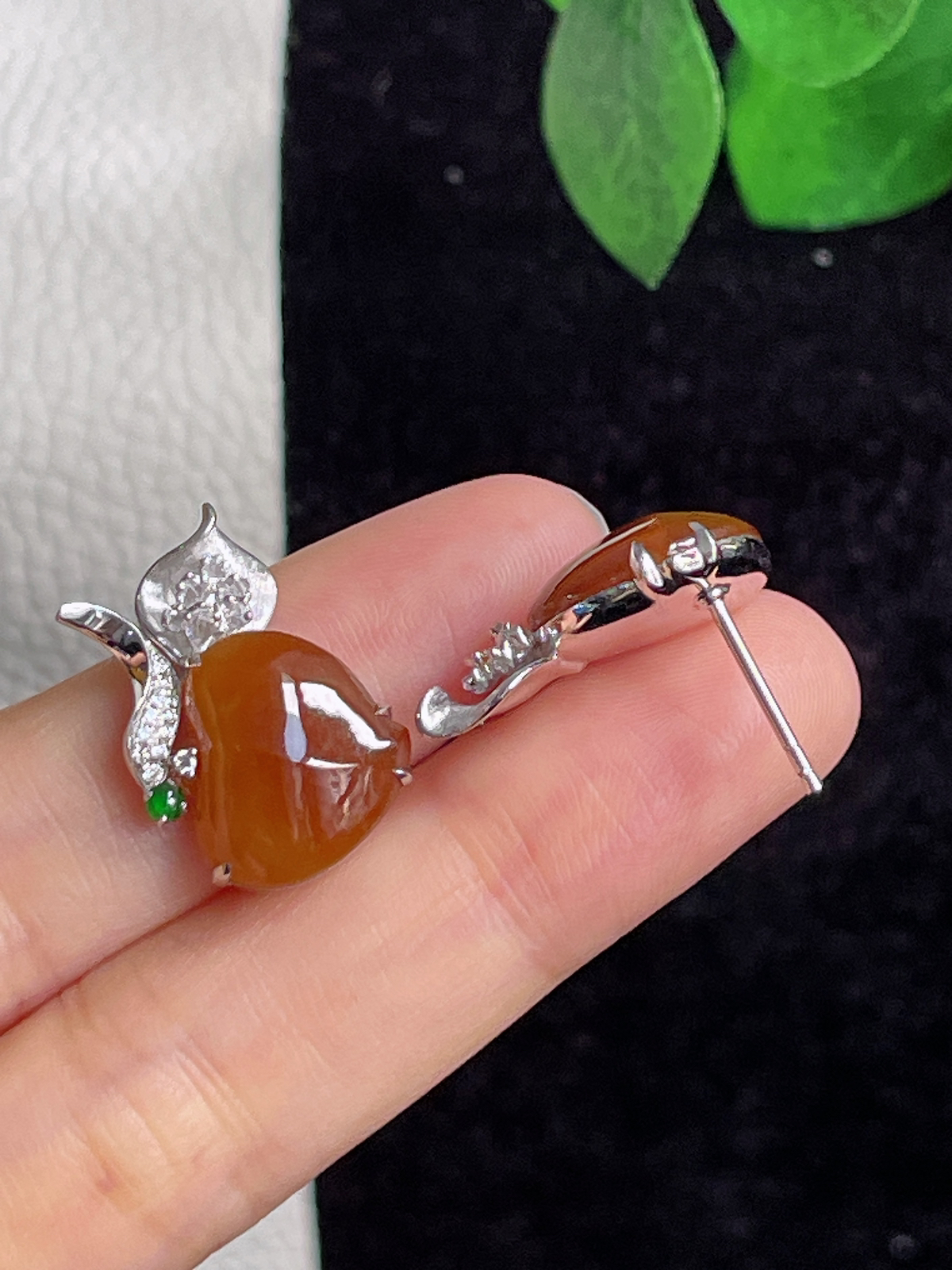 18k金天然红翡福桃耳钉