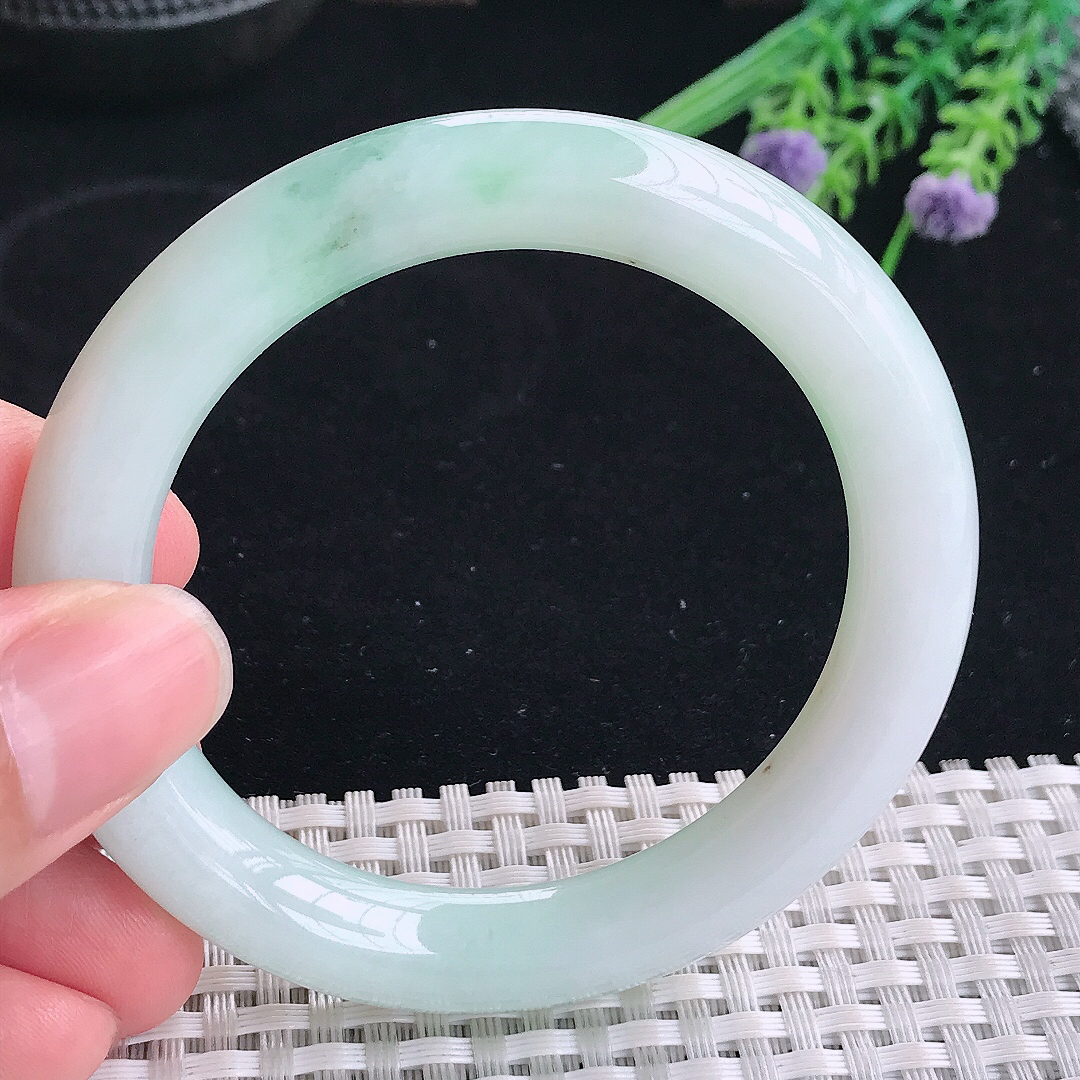实拍A货翡翠52/9.6/9.8老坑冰润飘绿圆条手镯宽边玉镯平安镯美人镯
