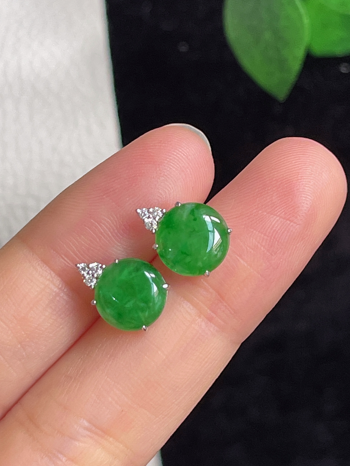 18k金翡翠冰糯满绿耳钉