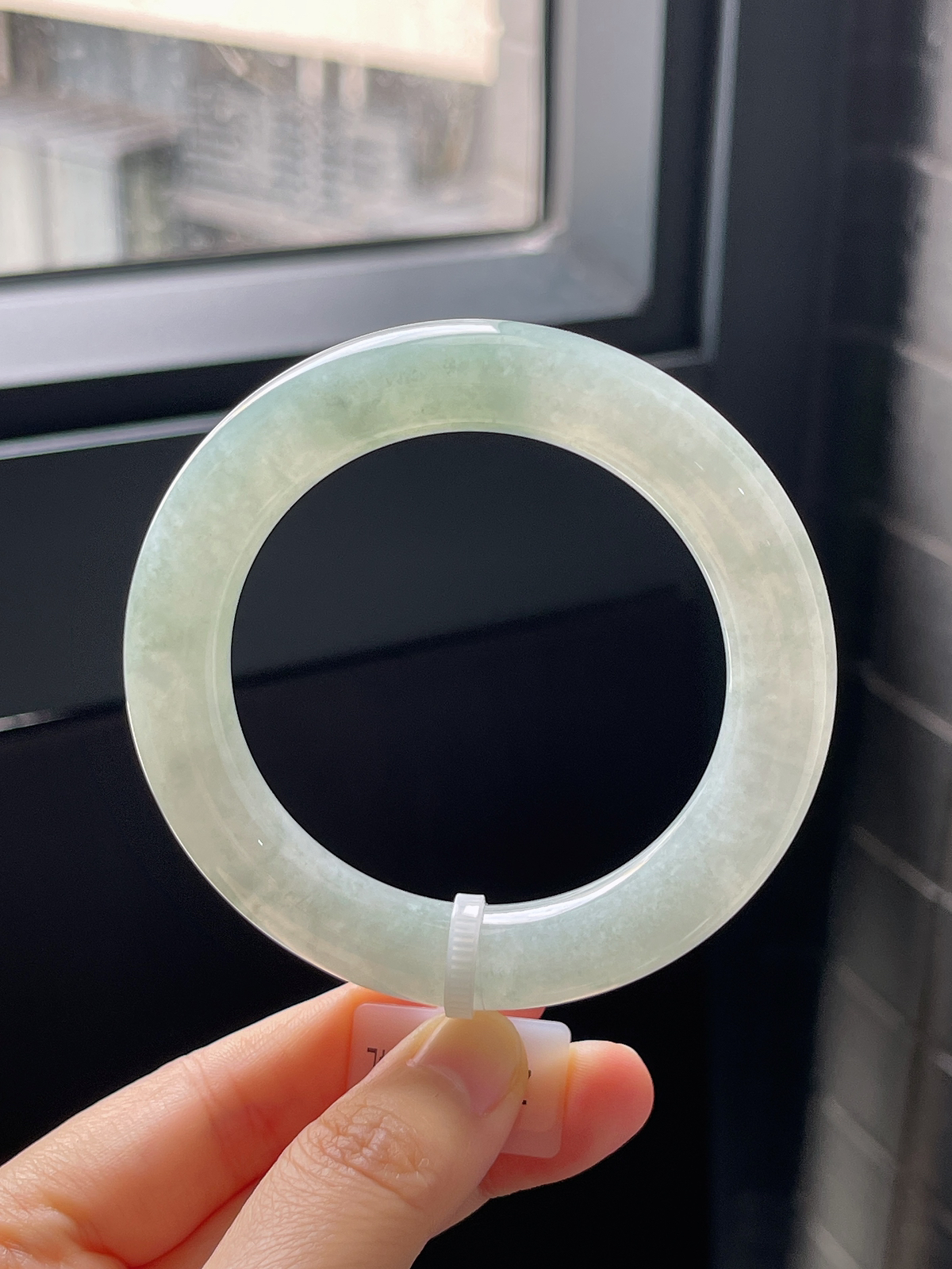 圆镯54圈口，翡翠冰糯种淡绿色胖圆条手镯