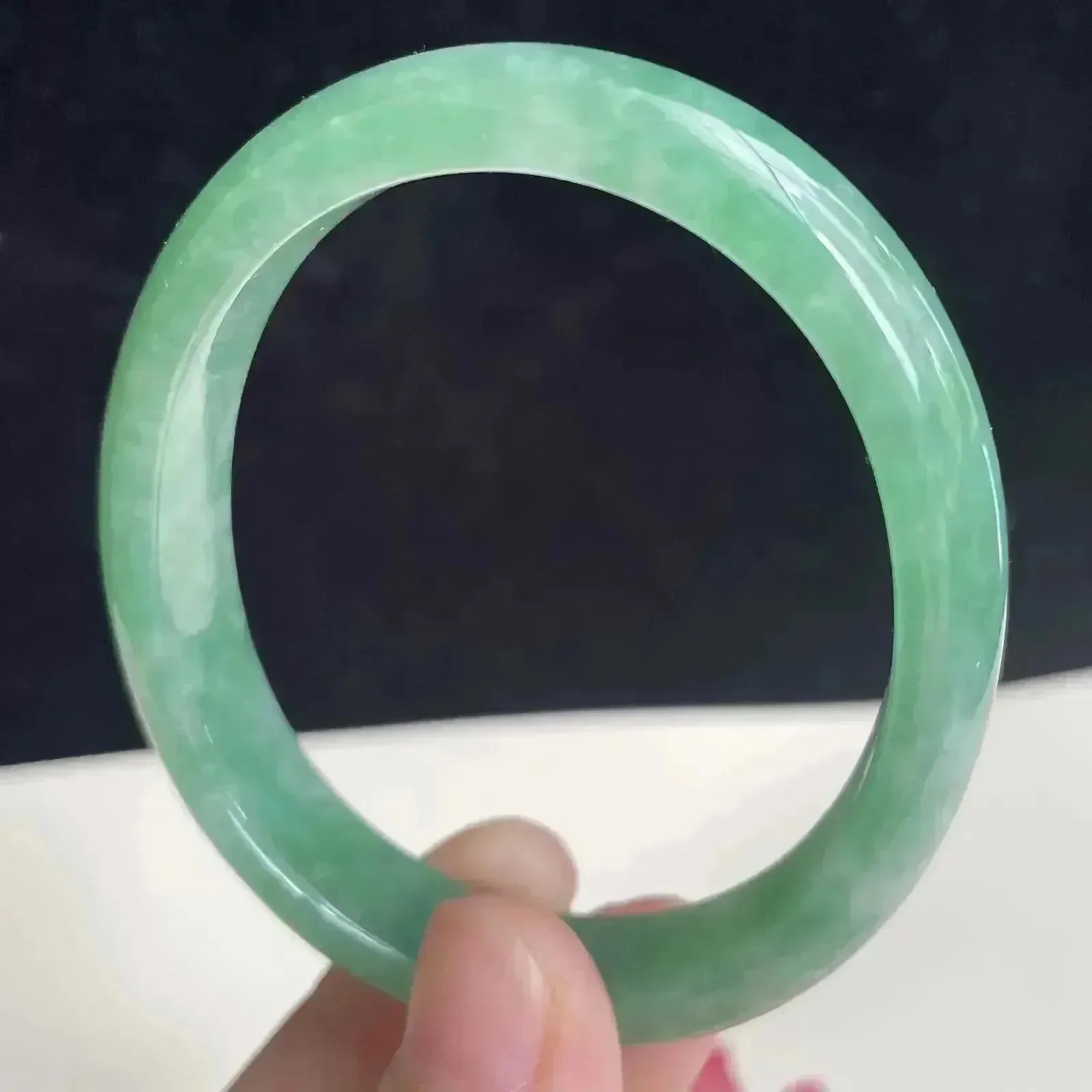 54.4*46.5mm天然翡翠A货满绿水润贵妃玉手镯33.88克