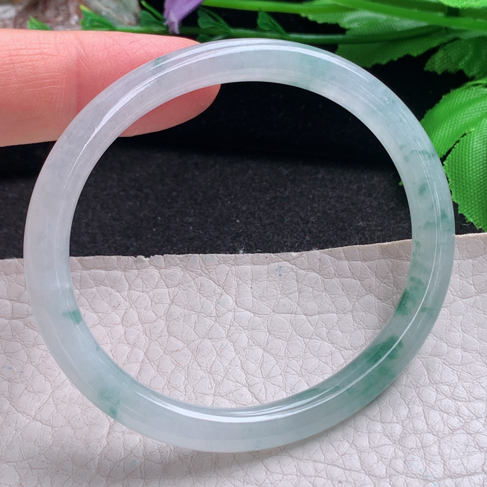 xc实拍54.3*48.8*6*6.3贵妃镯 天然缅甸翡翠a货手镯冰飘花秀气蛋形玉镯子