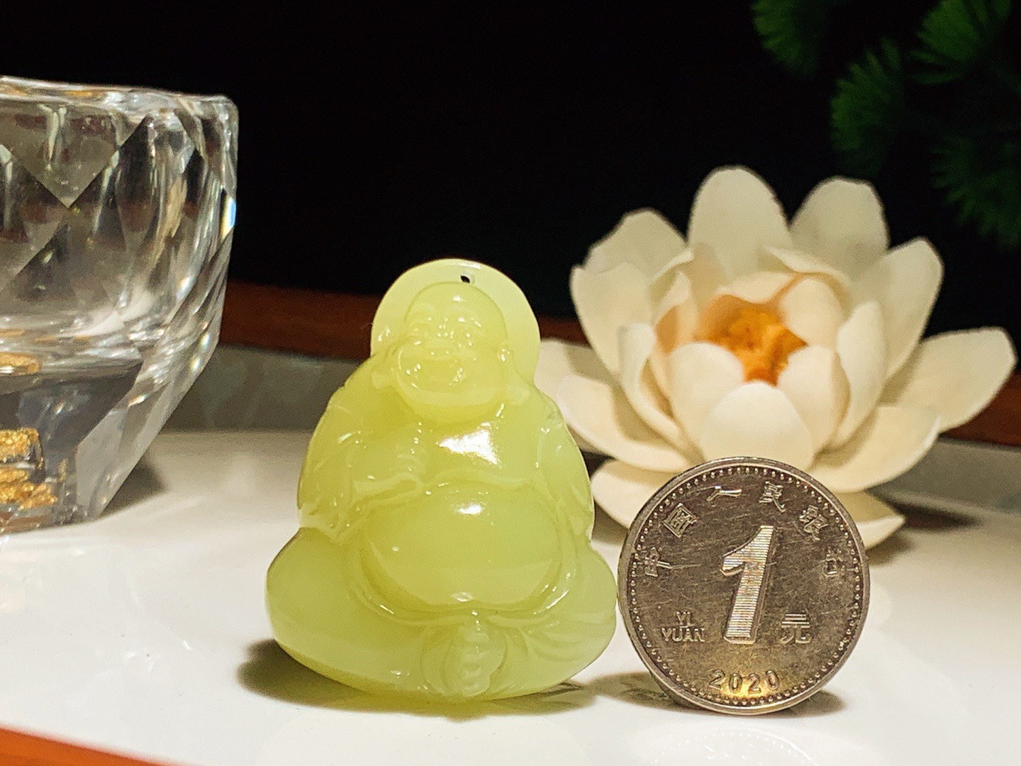 新疆若羌黄口料佛引福来挂件。尺寸42/33/20重32克 玉质细腻油润 底色纯净 脂粉好，品质好。lt260407