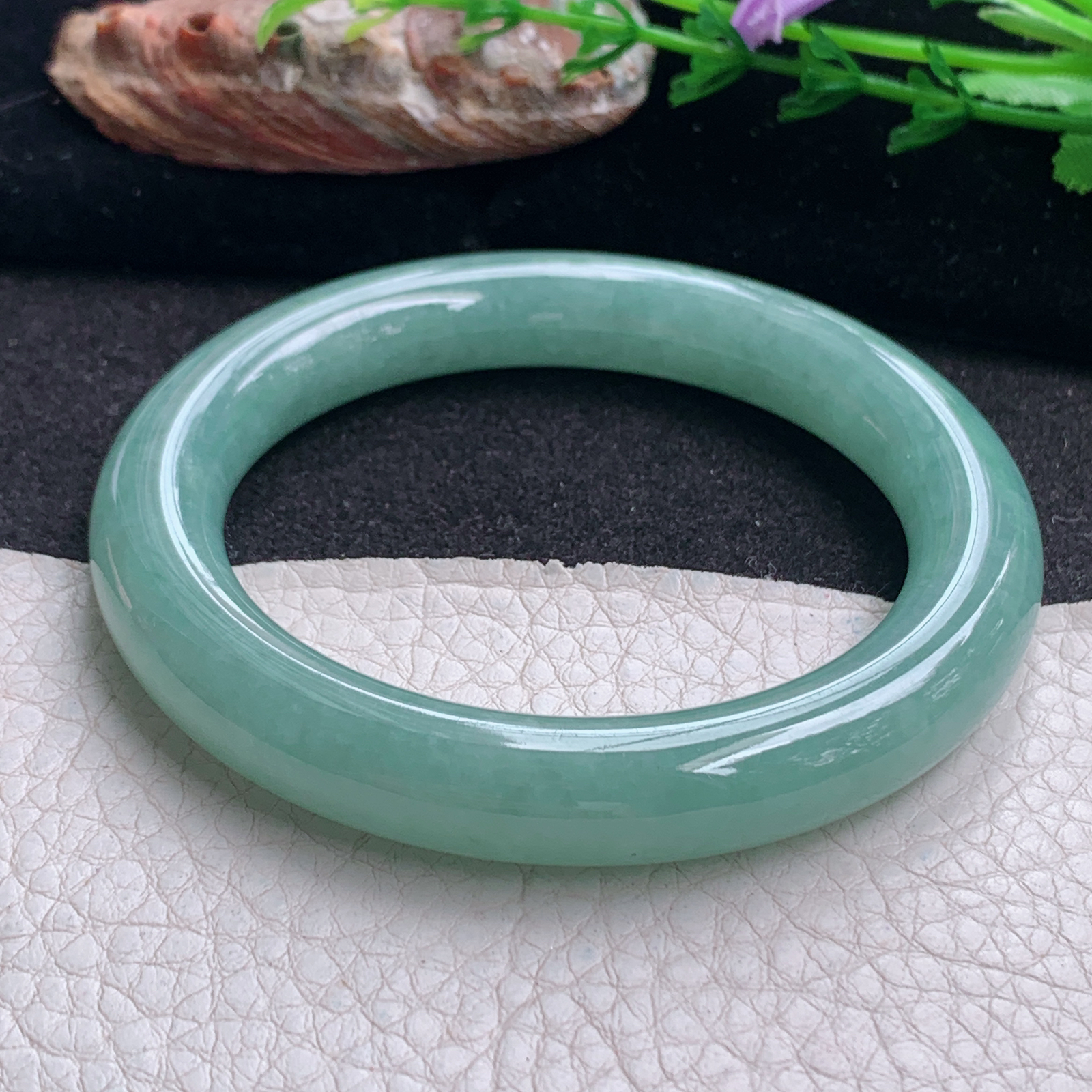 js实拍55*10.5美人镯 天然缅甸翡翠a货手镯清秀满绿圆条玉镯子