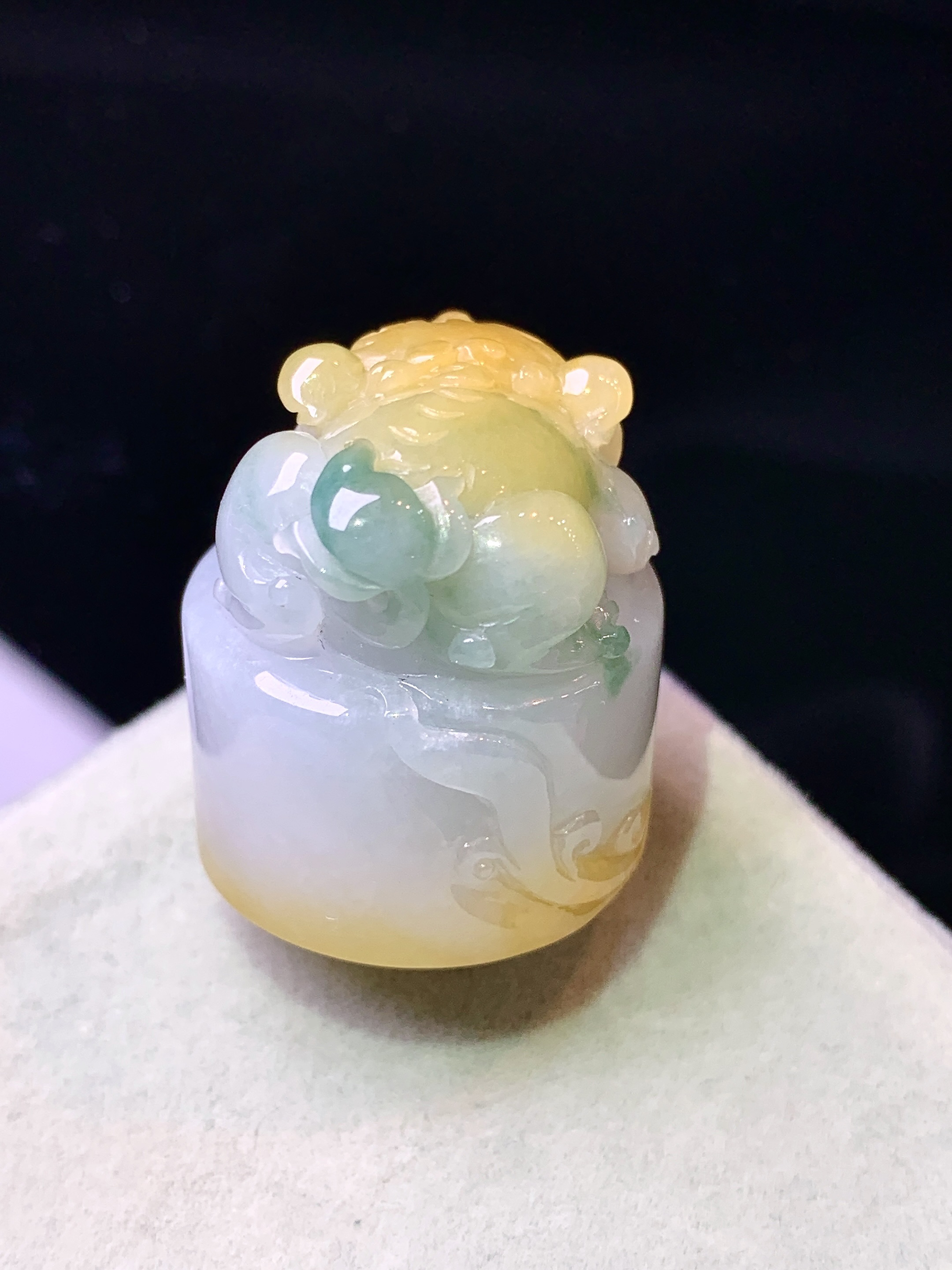 飘黄翡貔貅印章 玉质细腻 色泽艳丽清新 水润亮眼 整体尺寸22.6*20.7*20.7a5