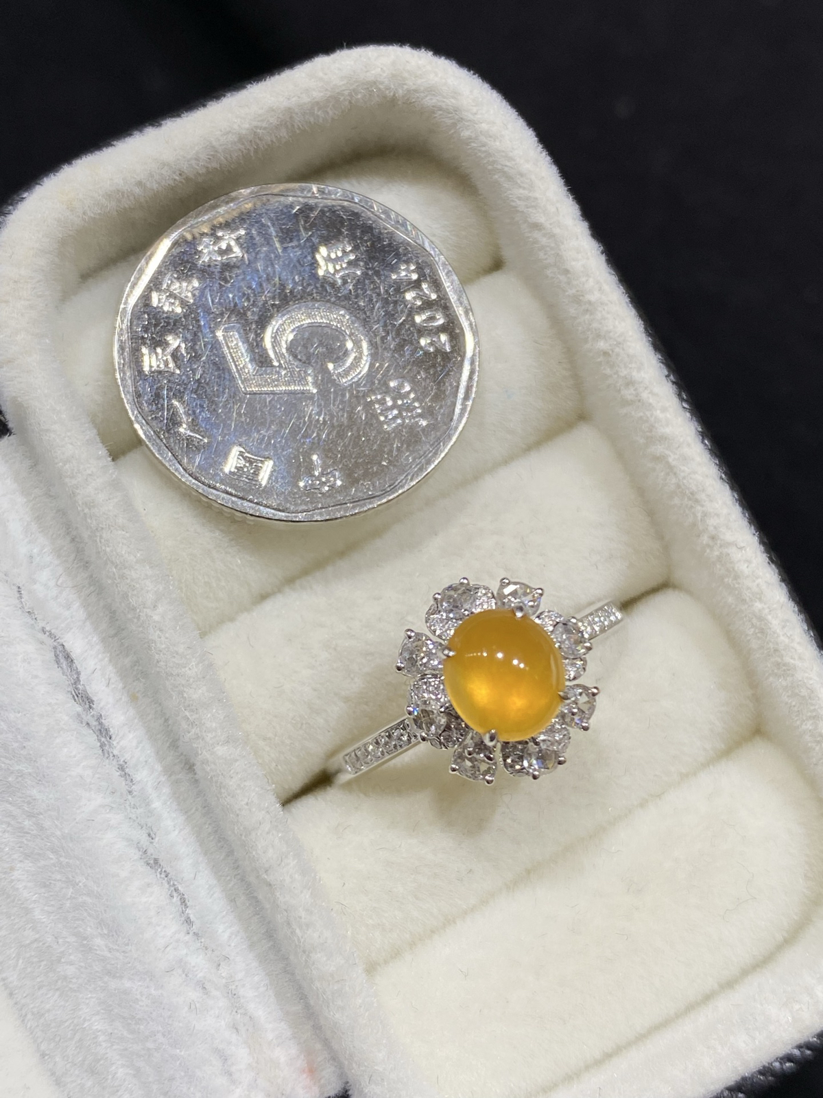 冰玻 黄翡 蛋面 戒指 18k

整体尺寸10.8-10-9.7