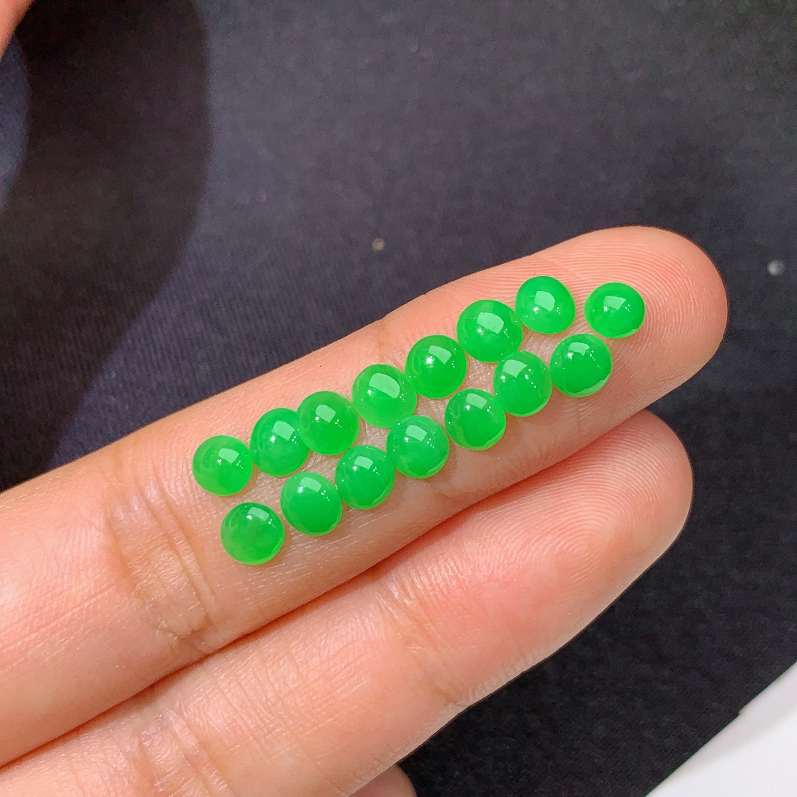 阳绿蛋面一手，镶嵌佳品，冰润色阳，种水足，Mz 尺寸3.6*2