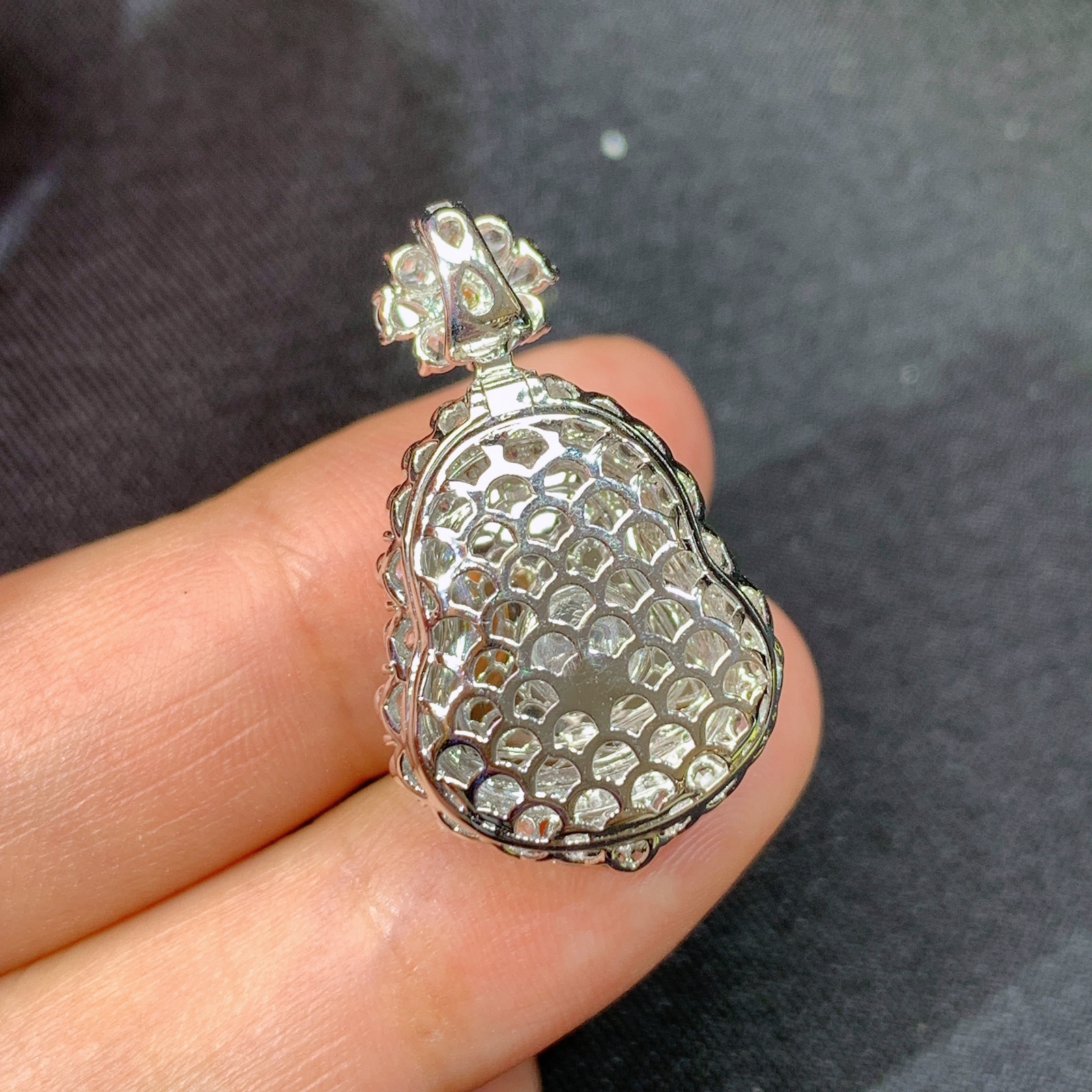 紫罗兰葫芦吊坠，18k金镶嵌，温润细腻，颜色鲜艳，Yq 尺寸27.9*16.3*12.5