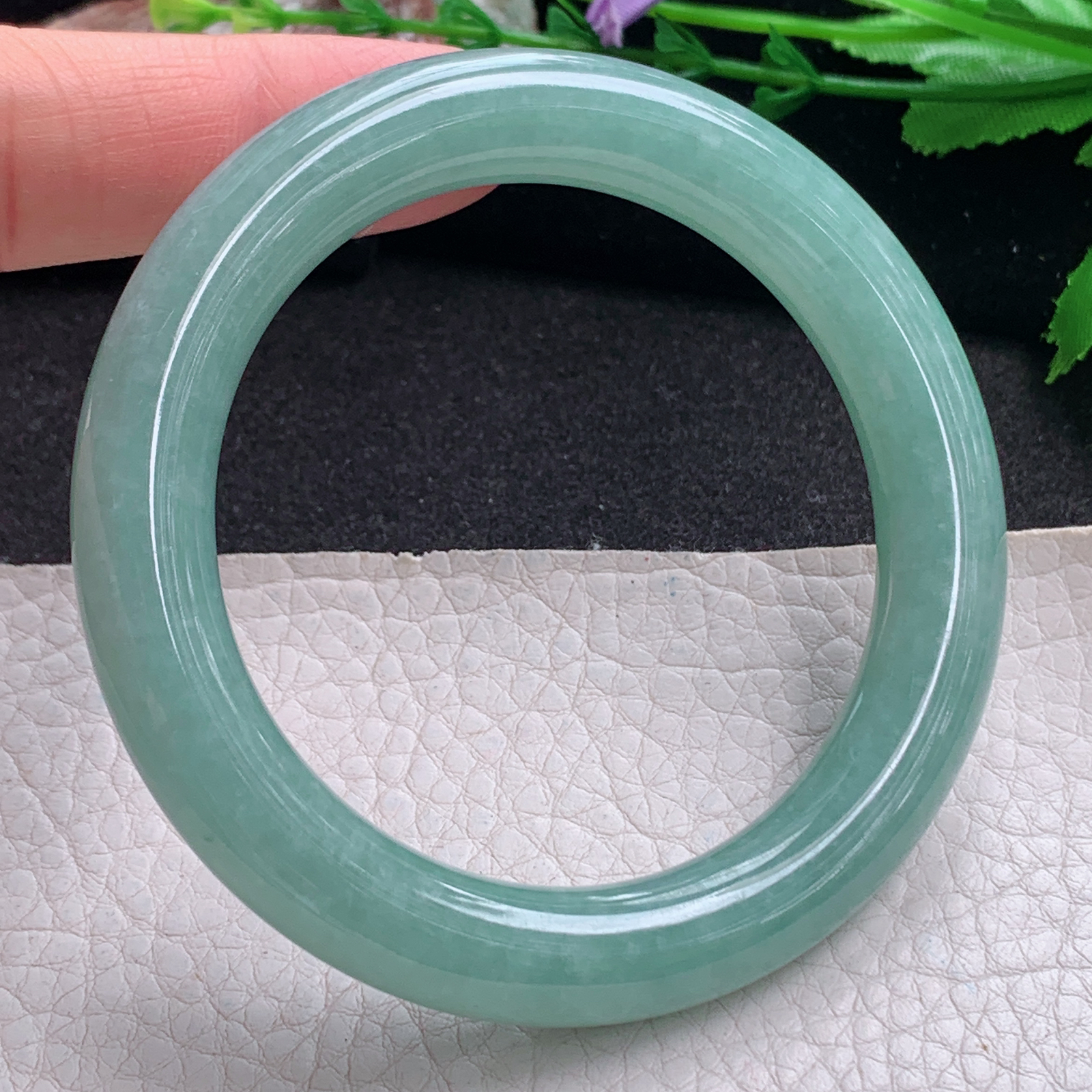 js实拍55*10.5美人镯 天然缅甸翡翠a货手镯清秀满绿圆条玉镯子