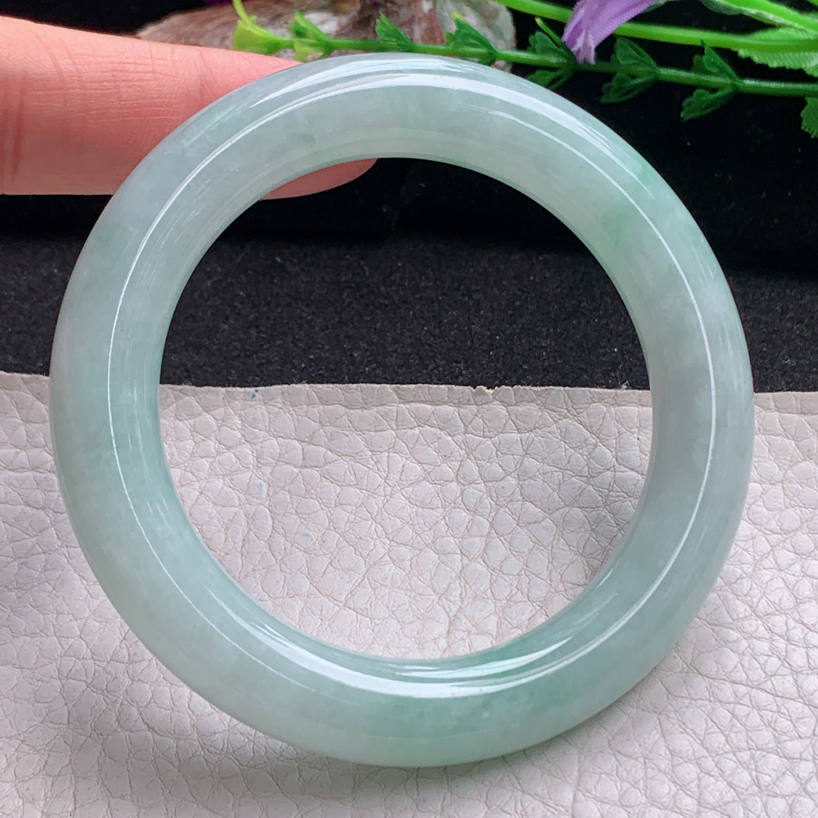 n实拍55*10.8*11.3胖圆镯 天然缅甸翡翠a货手镯清新飘绿水润圆条玉镯子