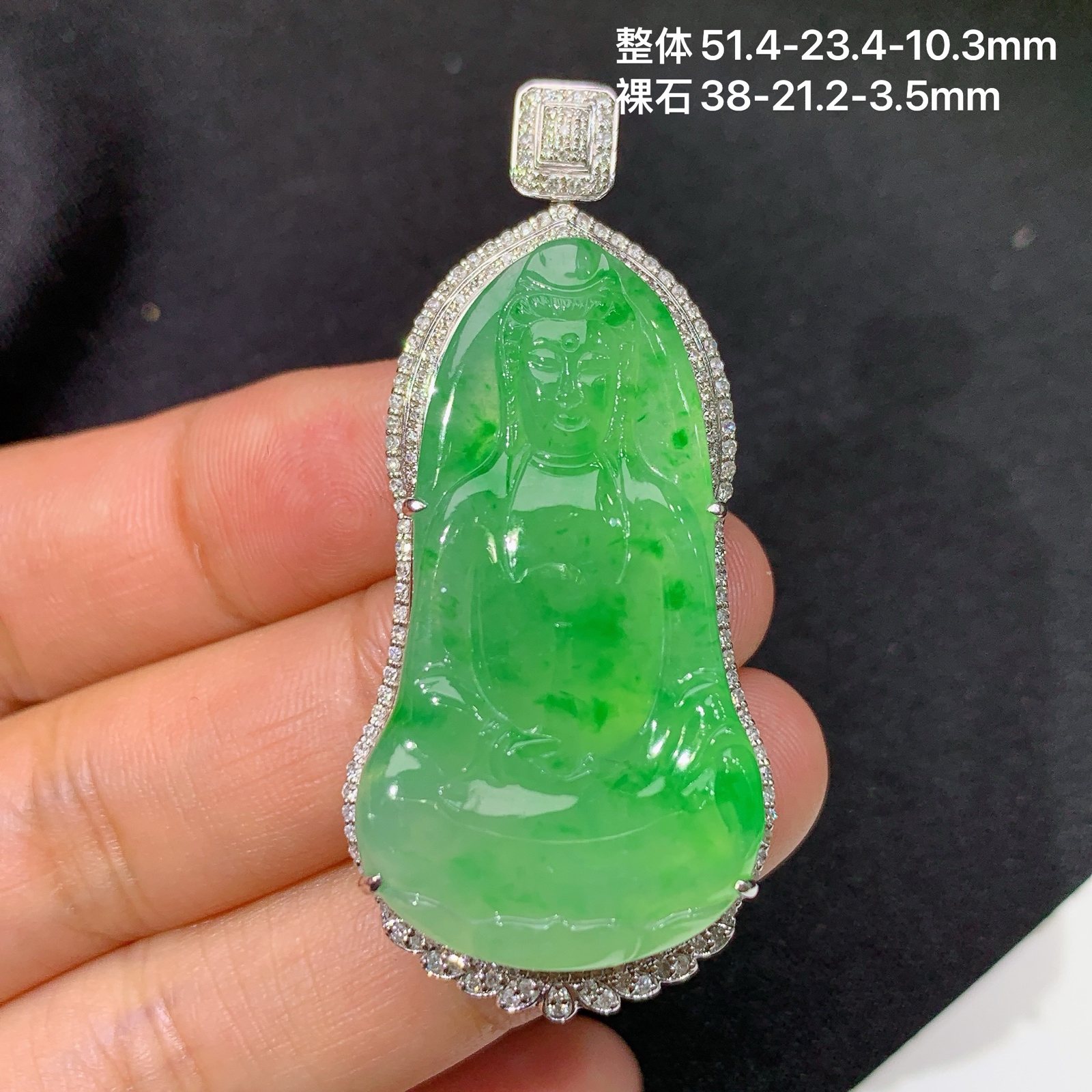 翠绿观音吊坠，18k金镶嵌，冰润色阳，玉质细腻，种水足，Lp 尺寸51.4*23.4*10.3