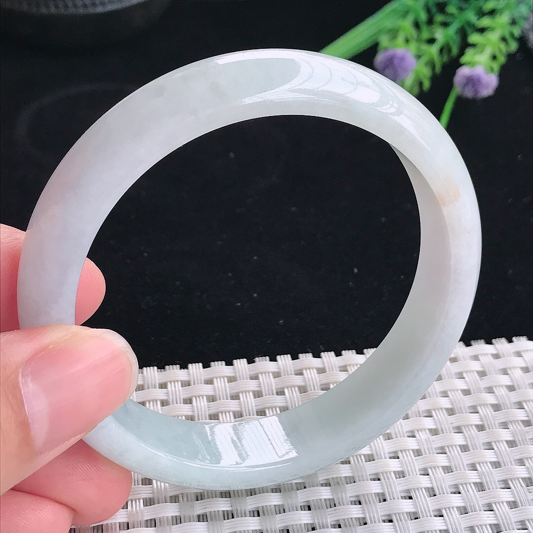 实拍A货翡翠57/13.1/7.3老坑秀气温润浅绿色手镯宽边玉镯平安镯美人镯