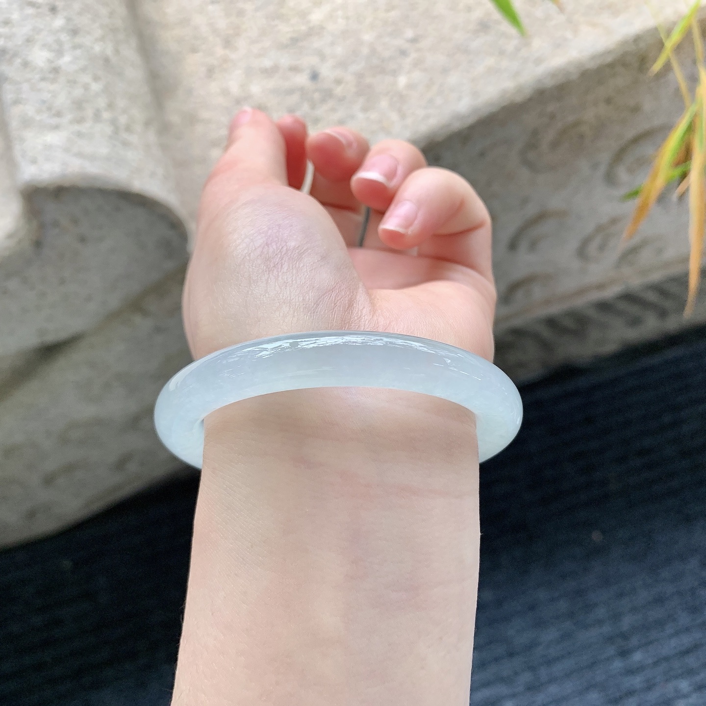 圆条51 52【圈口】52.6/8.7/8.8【编码】BA012365【描述】冰种，清透，水润，种老，细腻，无纹裂