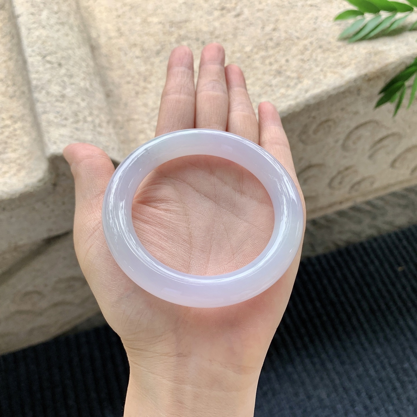 圆条53 54【圈口】54.2/10.4/10.3【编码】AF040906【描述】细糯粉紫，水润，种老，细腻，打灯有絮线