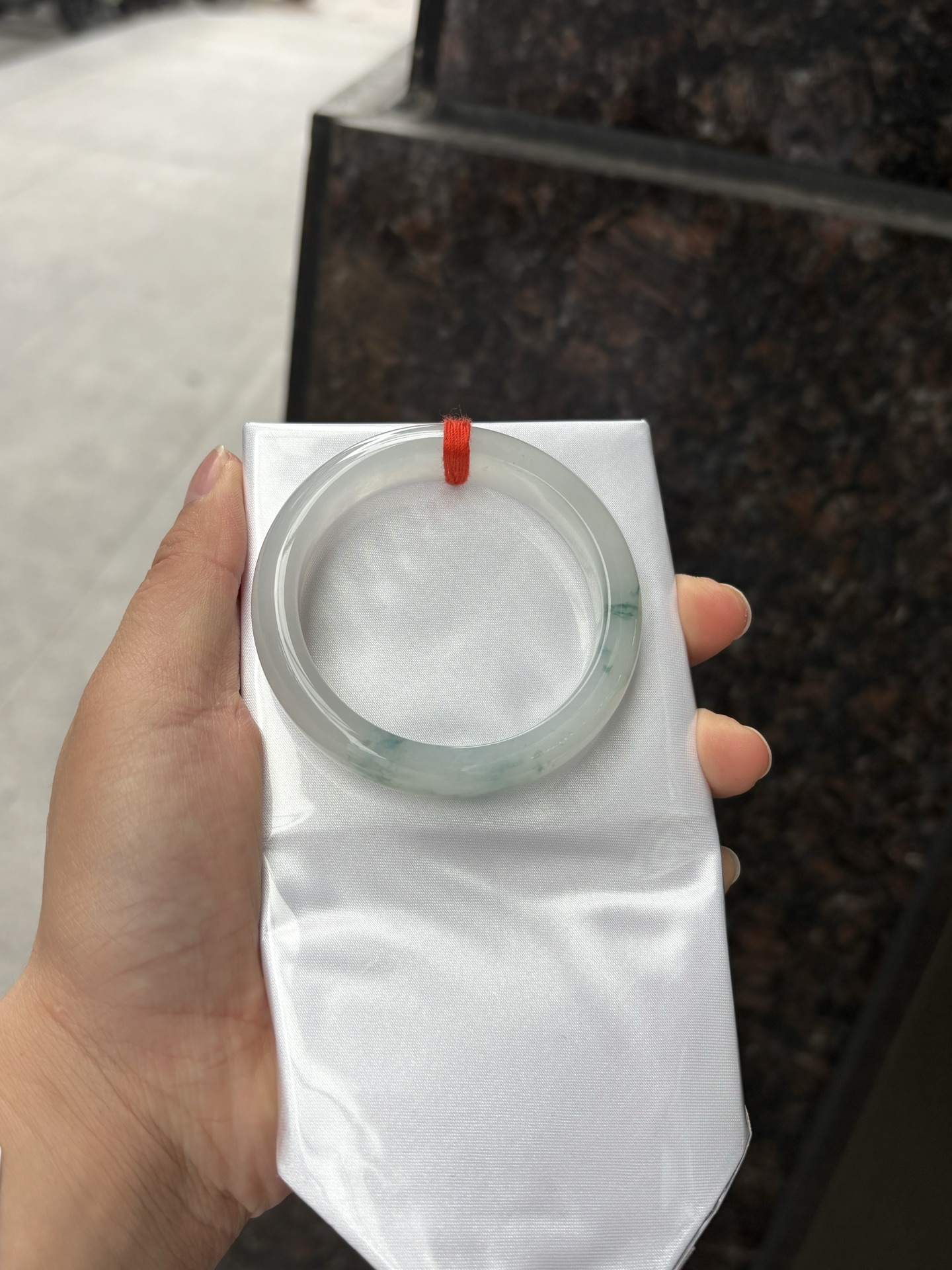 冰飘花正圈 50.2-11.5-7.8 0408-2A91 打灯棉线，底妆水润细腻，冰底中开出了朵朵兰花，飘花灵动飘逸，勾勒出一幅唯美诗意的山水意境画，古典优雅又秀气