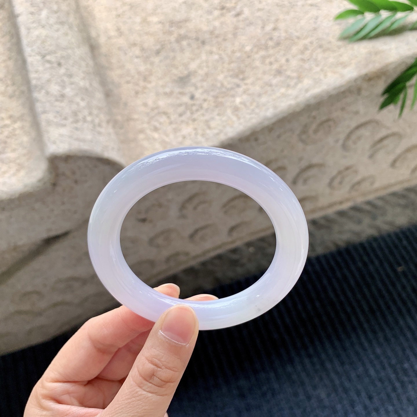 圆条53 54【圈口】54.2/10.4/10.3【编码】AF040906【描述】细糯粉紫，水润，种老，细腻，打灯有絮线