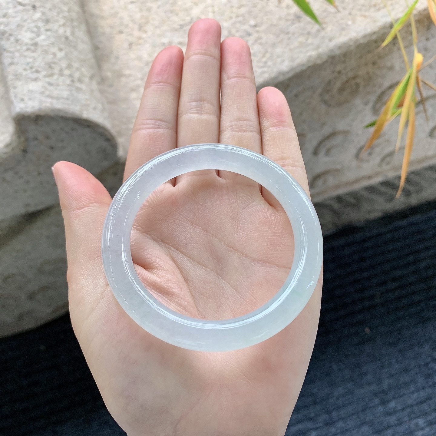 圆条51 52【圈口】52.6/8.7/8.8【编码】BA012365【描述】冰种，清透，水润，种老，细腻，无纹裂