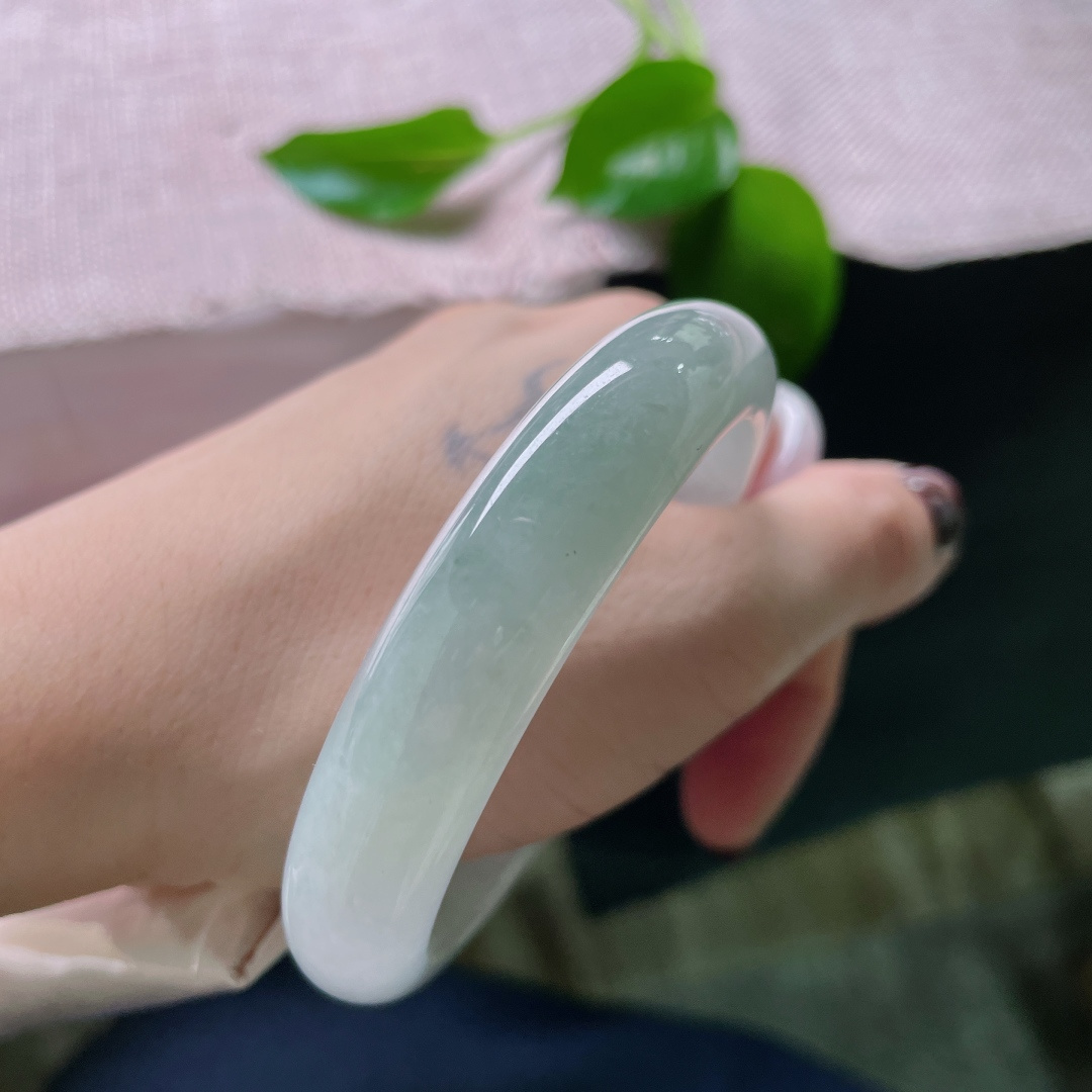 56.6/12.7/8.3，浅蓝底正圈，渐变之色，干净清润，温柔知性，ss48110a