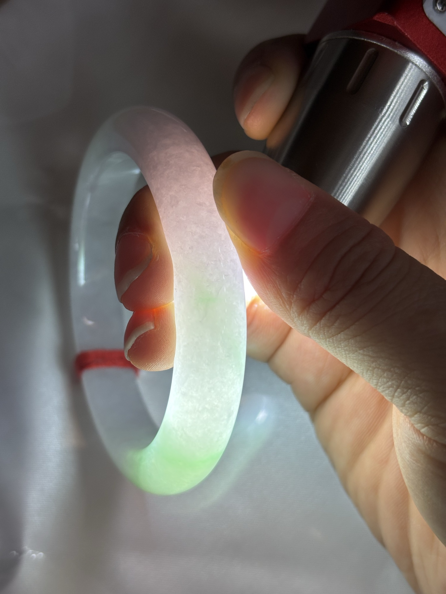 春彩正圈 55.6-11.3-9 0408-N376-2 打灯多处棉纹，底妆干净细腻，阳绿花色碰上梦幻般的春，像是融化了的春天，所有的美好交织在一起，让人心生宁静而淡淡的欢喜